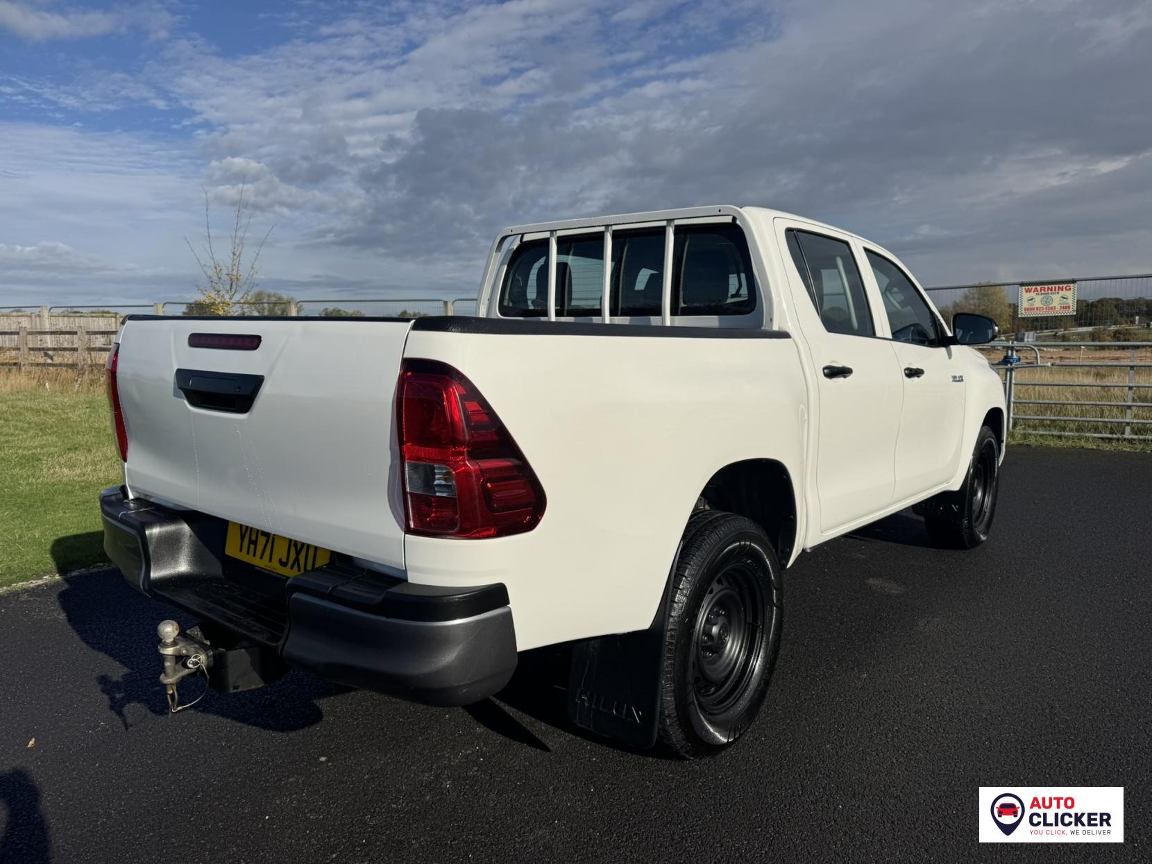 Toyota Hilux 2.4 D-4D Active Extra Pickup Extended Cab 4dr Diesel Manual 4WD Euro 6 (s/s) (150 ps)