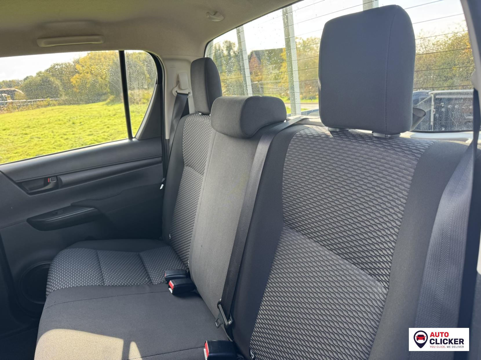 Toyota Hilux 2.4 D-4D Active Extra Pickup Extended Cab 4dr Diesel Manual 4WD Euro 6 (s/s) (150 ps)