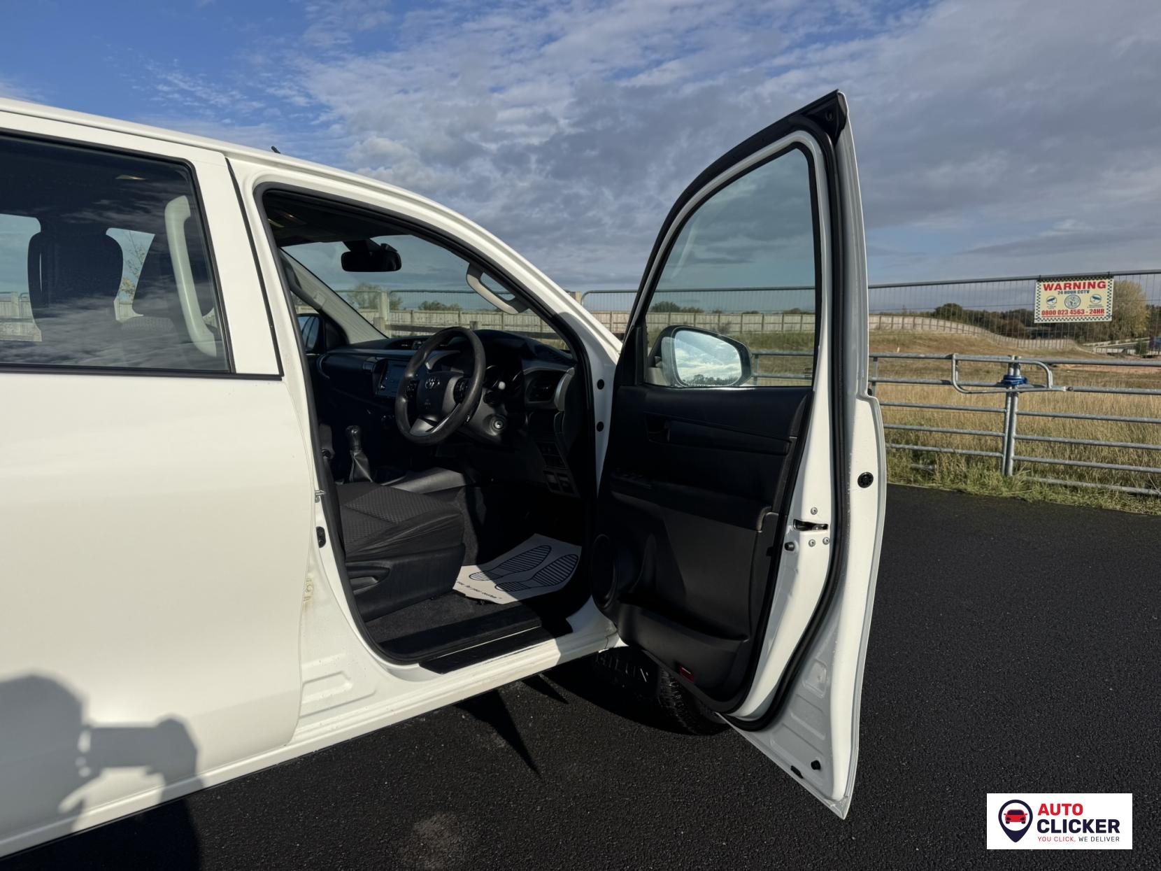 Toyota Hilux 2.4 D-4D Active Extra Pickup Extended Cab 4dr Diesel Manual 4WD Euro 6 (s/s) (150 ps)