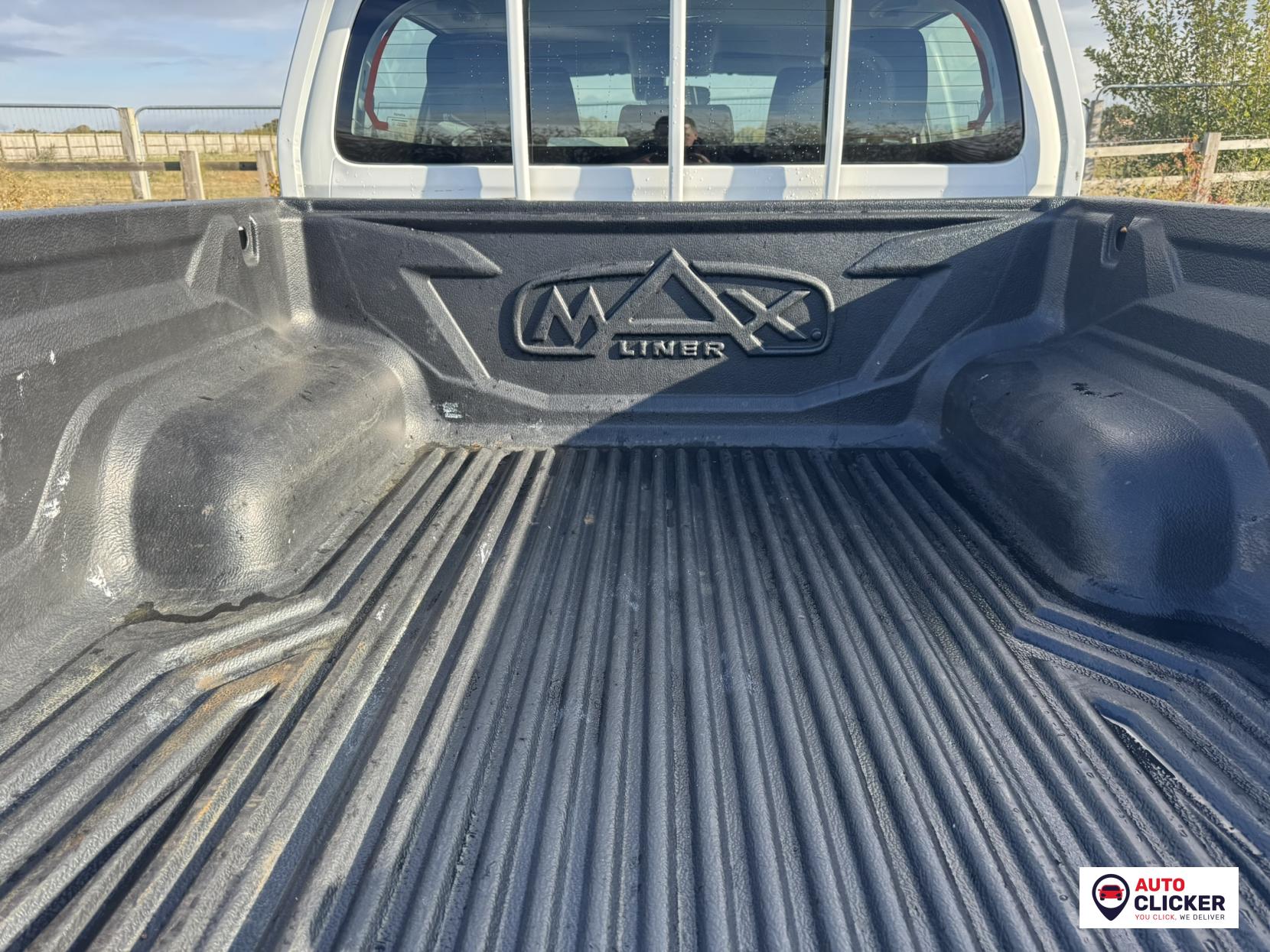 Toyota Hilux 2.4 D-4D Active Extra Pickup Extended Cab 4dr Diesel Manual 4WD Euro 6 (s/s) (150 ps)