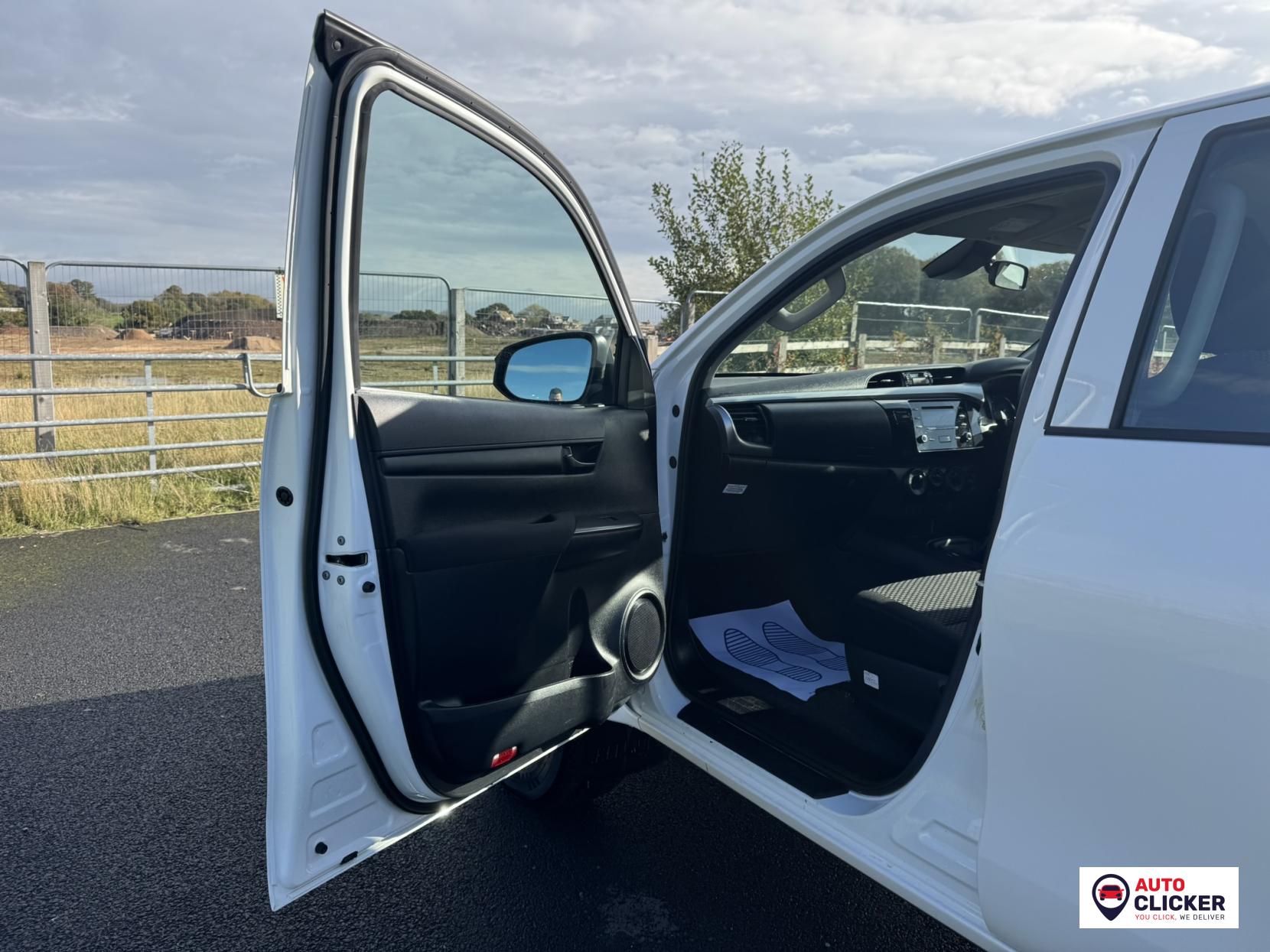 Toyota Hilux 2.4 D-4D Active Extra Pickup Extended Cab 4dr Diesel Manual 4WD Euro 6 (s/s) (150 ps)