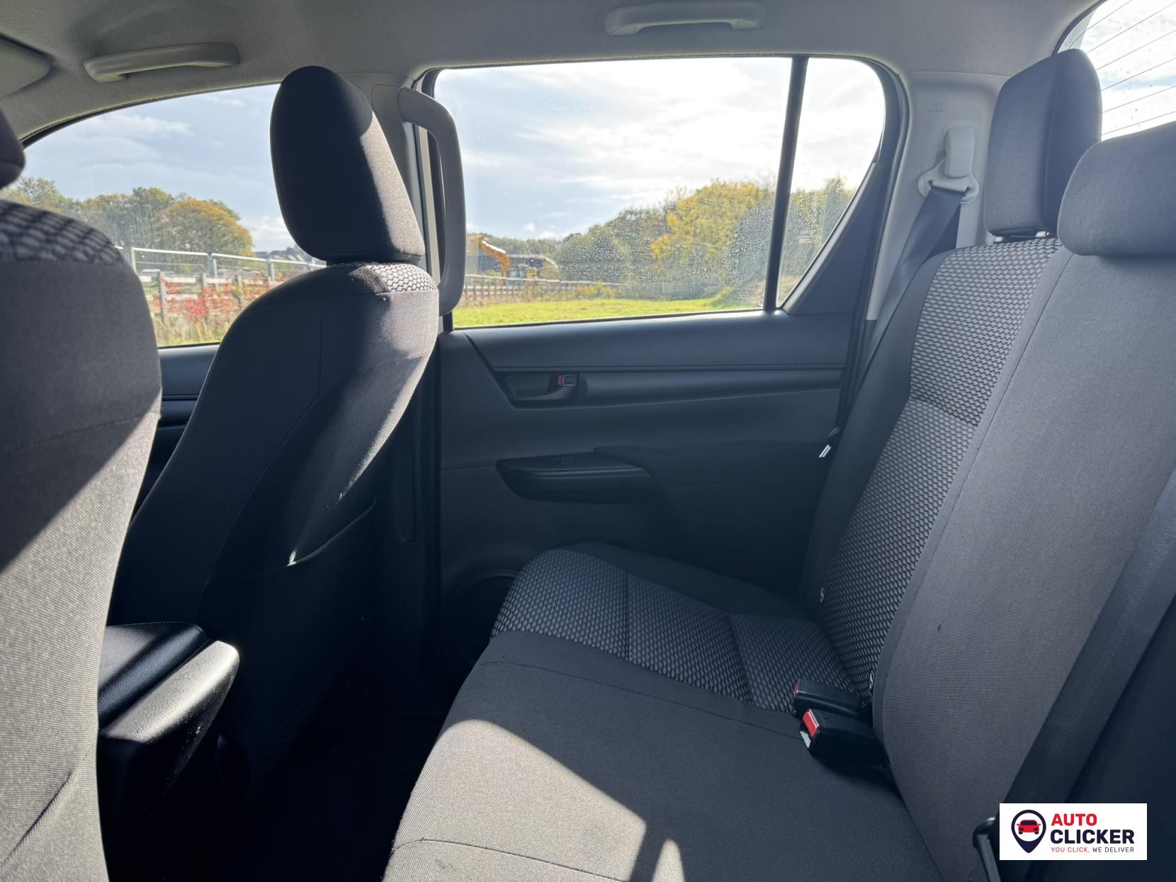 Toyota Hilux 2.4 D-4D Active Extra Pickup Extended Cab 4dr Diesel Manual 4WD Euro 6 (s/s) (150 ps)