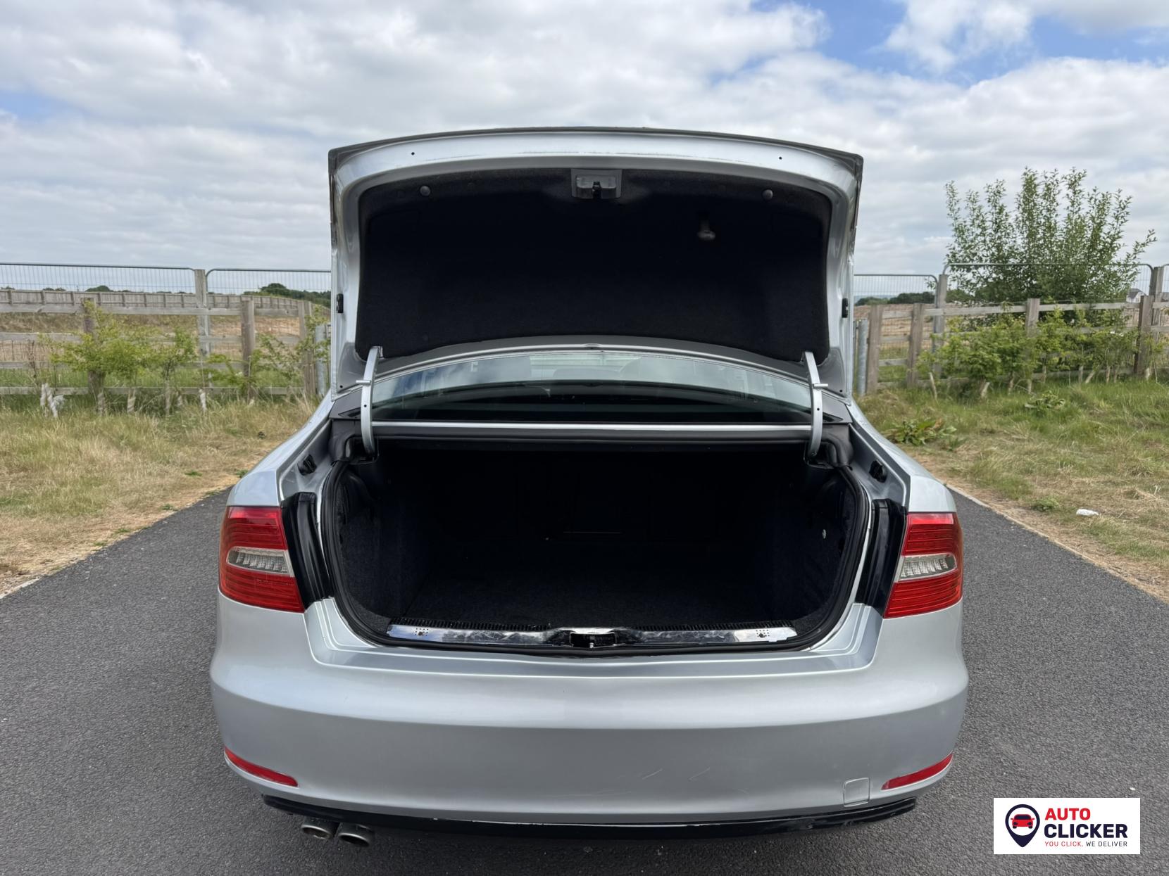 Skoda Superb 2.0 TDI S Hatchback 5dr Diesel DSG Euro 5 (s/s) (140 ps)