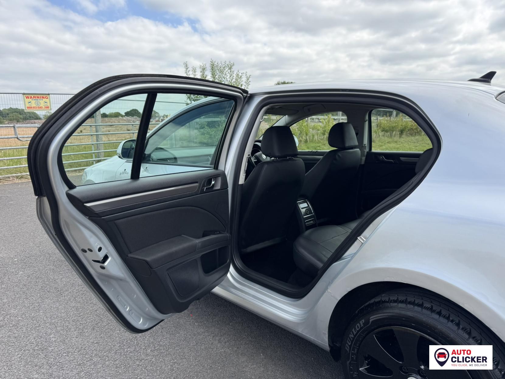 Skoda Superb 2.0 TDI S Hatchback 5dr Diesel DSG Euro 5 (s/s) (140 ps)