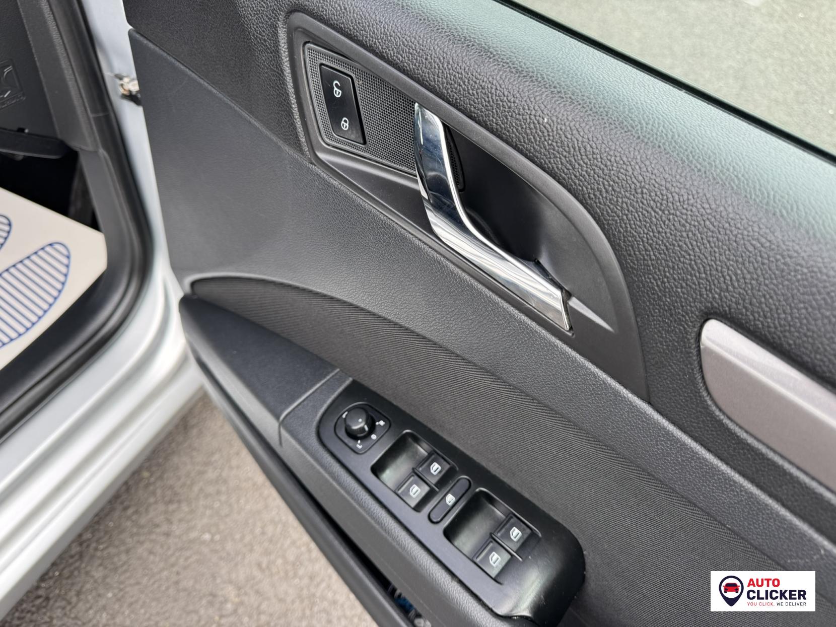 Skoda Superb 2.0 TDI S Hatchback 5dr Diesel DSG Euro 5 (s/s) (140 ps)