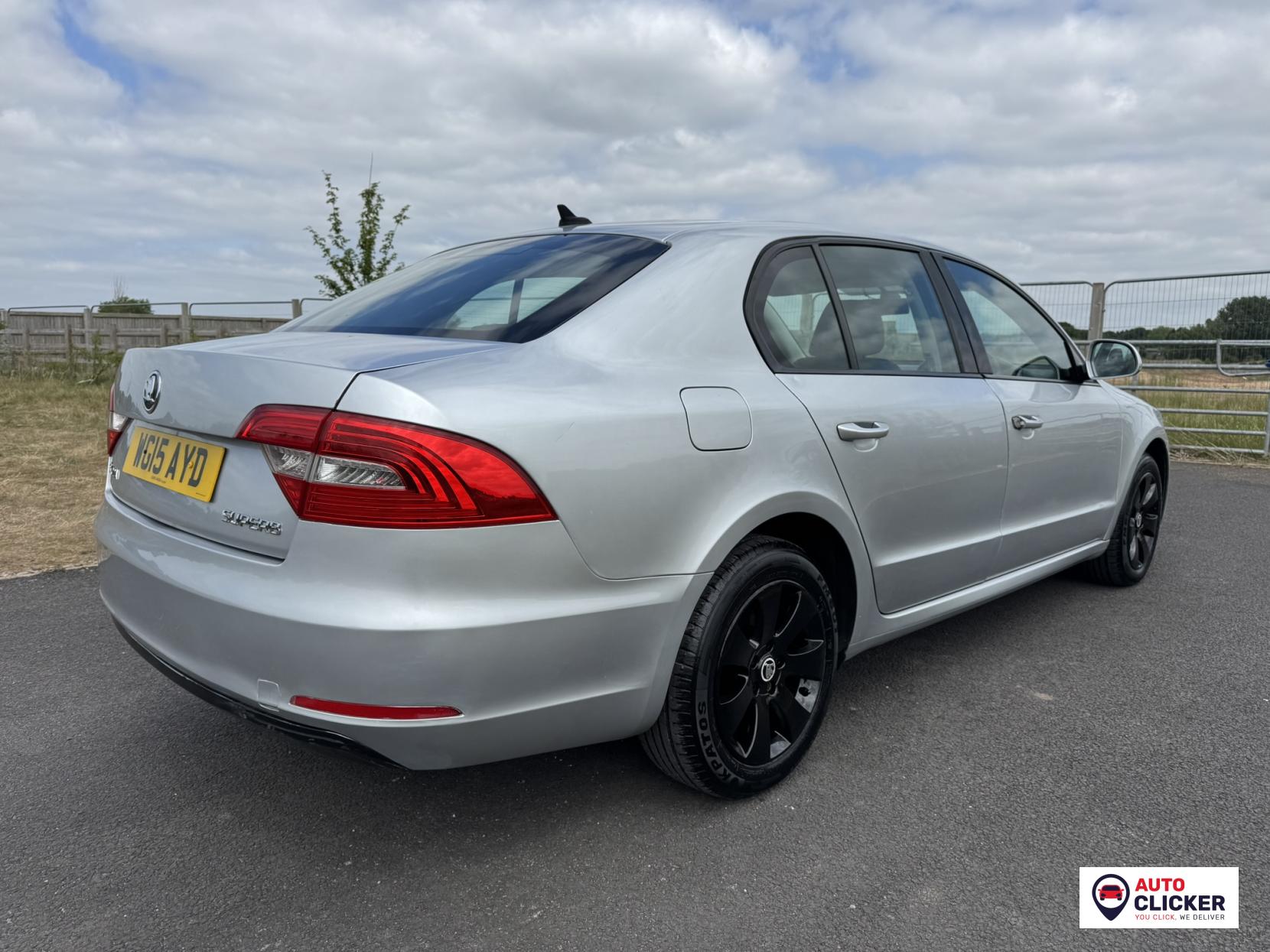 Skoda Superb 2.0 TDI S Hatchback 5dr Diesel DSG Euro 5 (s/s) (140 ps)
