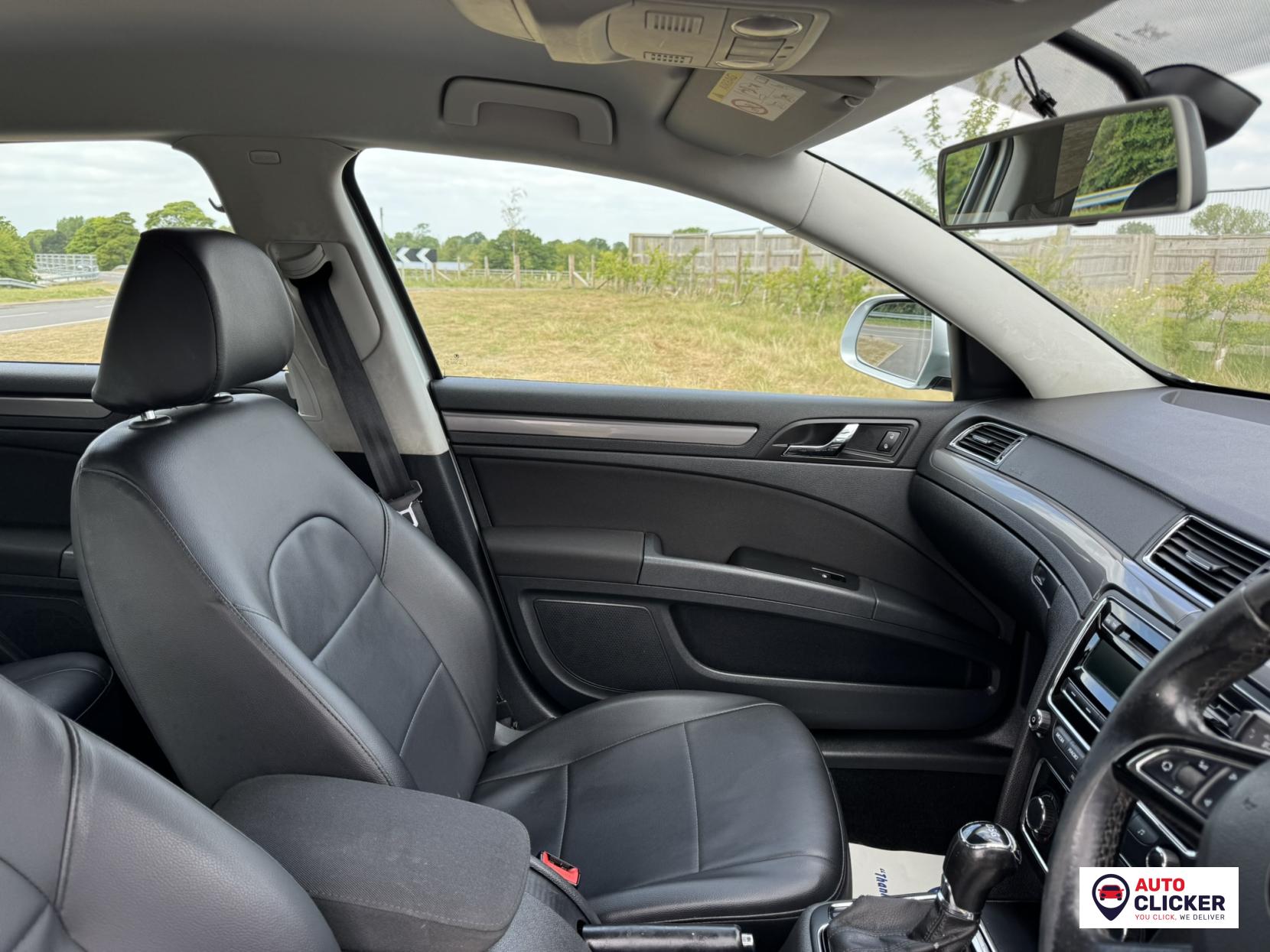 Skoda Superb 2.0 TDI S Hatchback 5dr Diesel DSG Euro 5 (s/s) (140 ps)