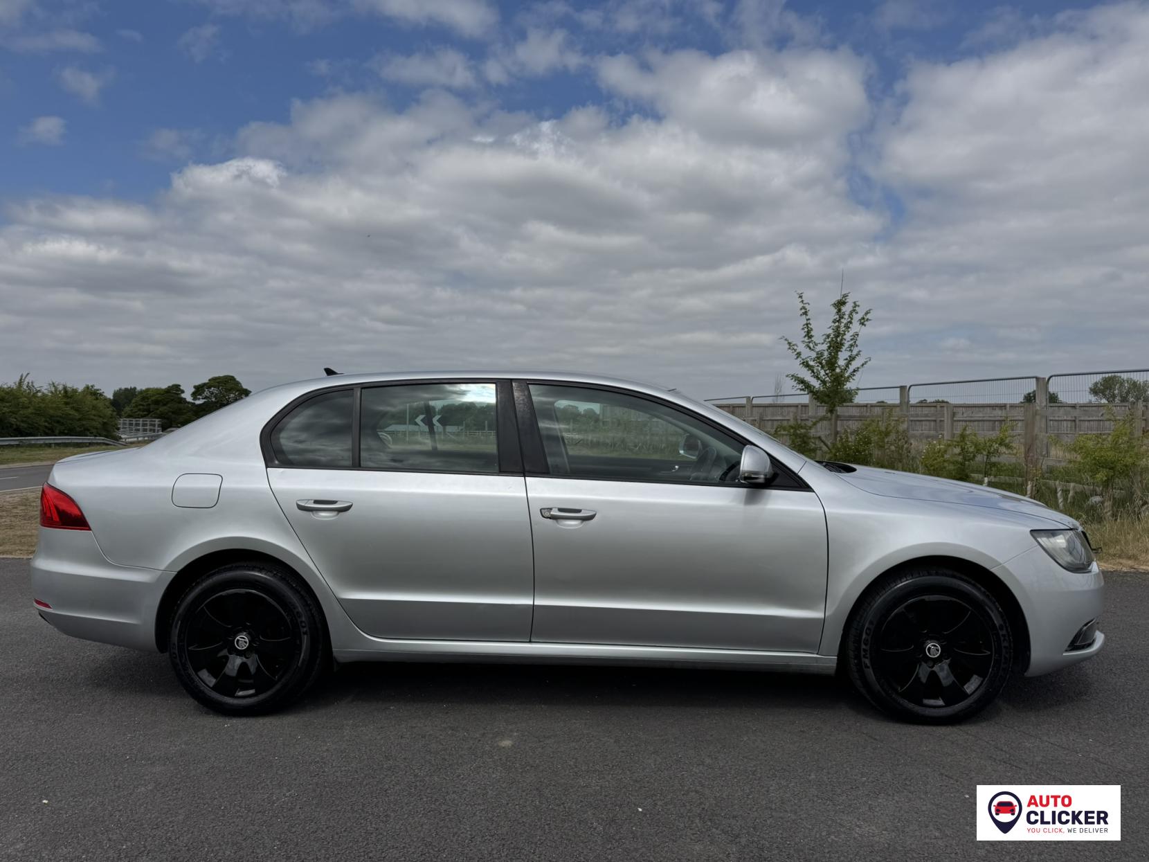 Skoda Superb 2.0 TDI S Hatchback 5dr Diesel DSG Euro 5 (s/s) (140 ps)