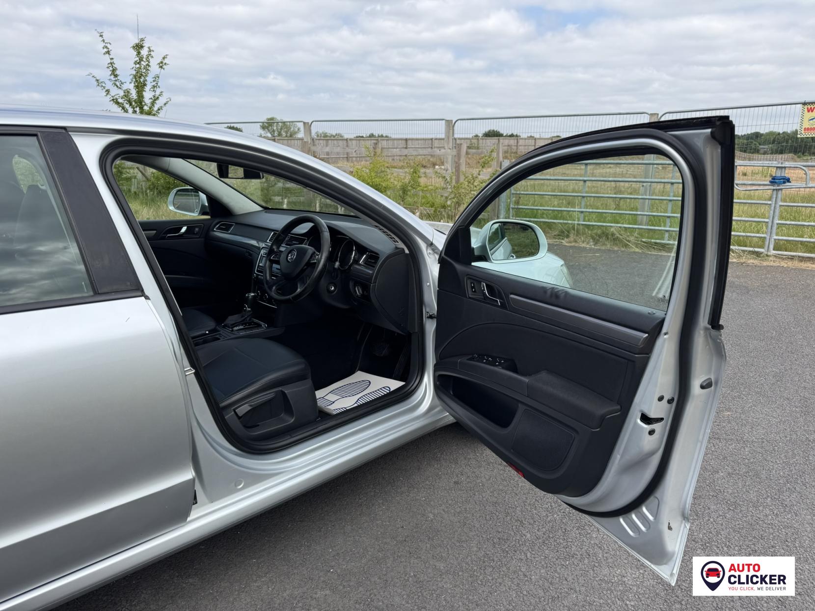 Skoda Superb 2.0 TDI S Hatchback 5dr Diesel DSG Euro 5 (s/s) (140 ps)