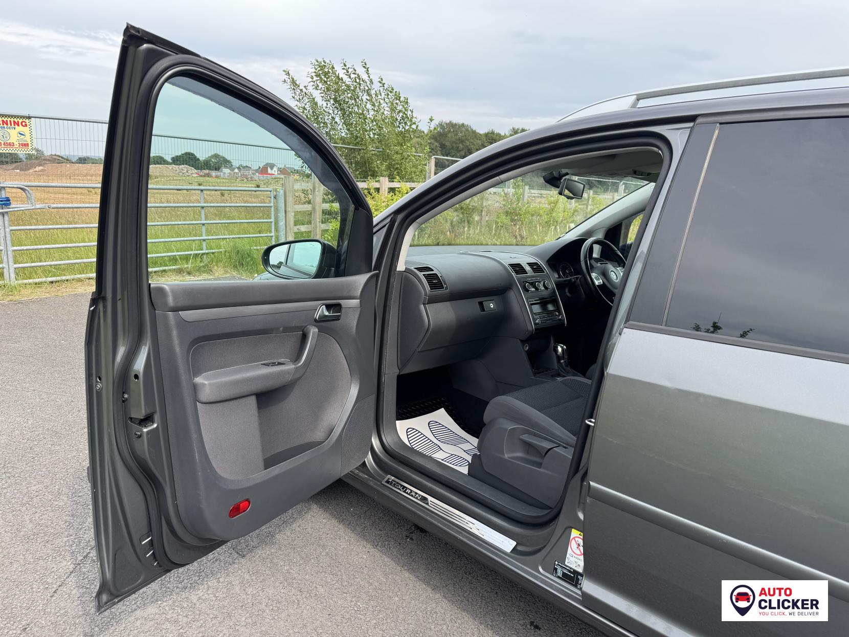 Volkswagen Touran 1.6 TDI BlueMotion Tech SE MPV 5dr Diesel DSG Euro 5 (s/s) (105 ps)