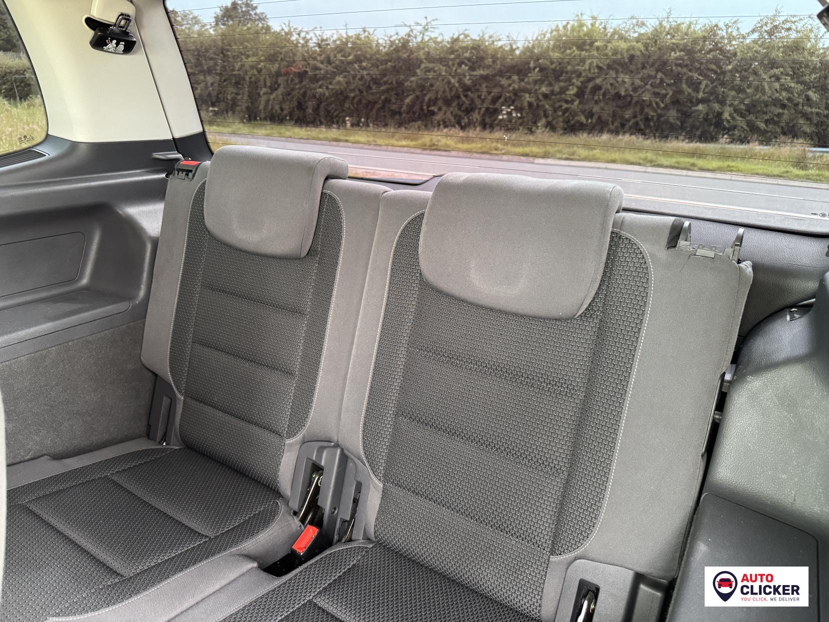 Volkswagen Touran 1.6 TDI BlueMotion Tech SE MPV 5dr Diesel DSG Euro 5 (s/s) (105 ps)