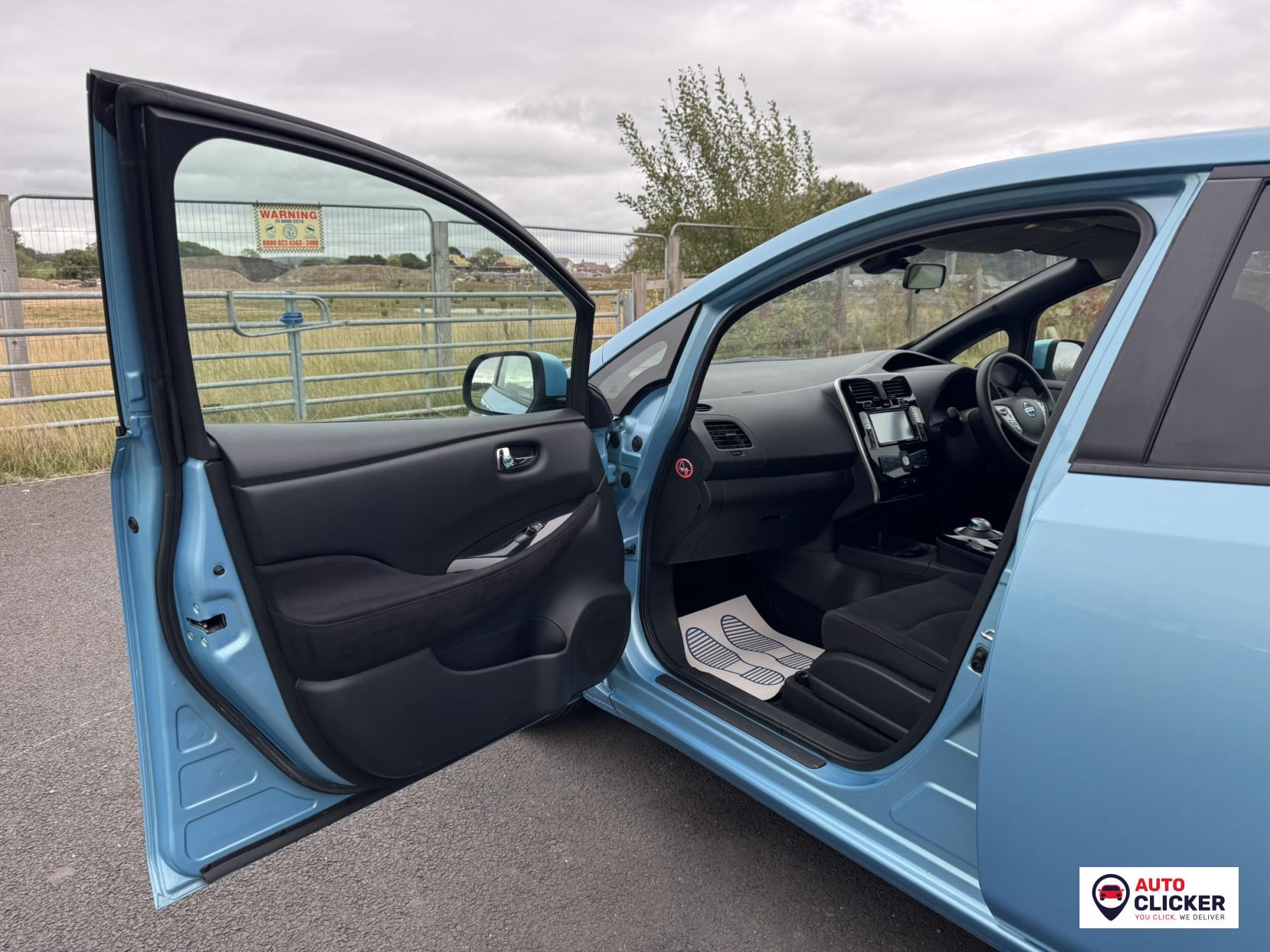 Nissan Leaf 24kWh Acenta Hatchback 5dr Electric Auto (107 bhp)