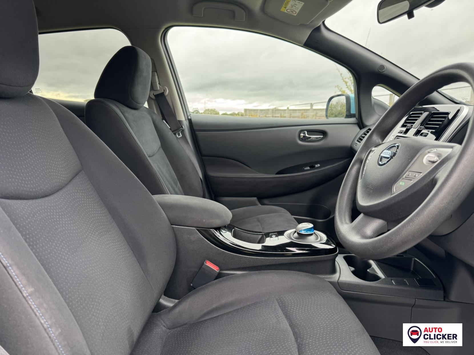 Nissan Leaf 24kWh Acenta Hatchback 5dr Electric Auto (107 bhp)