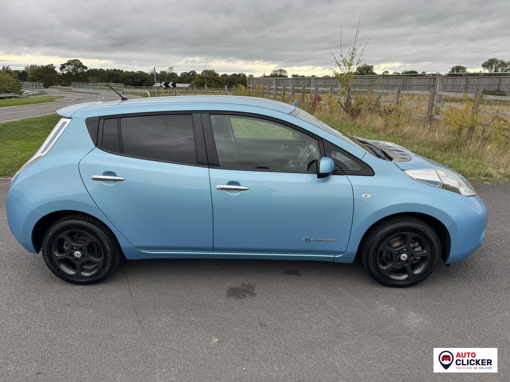 Nissan Leaf 24kWh Acenta Hatchback 5dr Electric Auto (107 bhp)