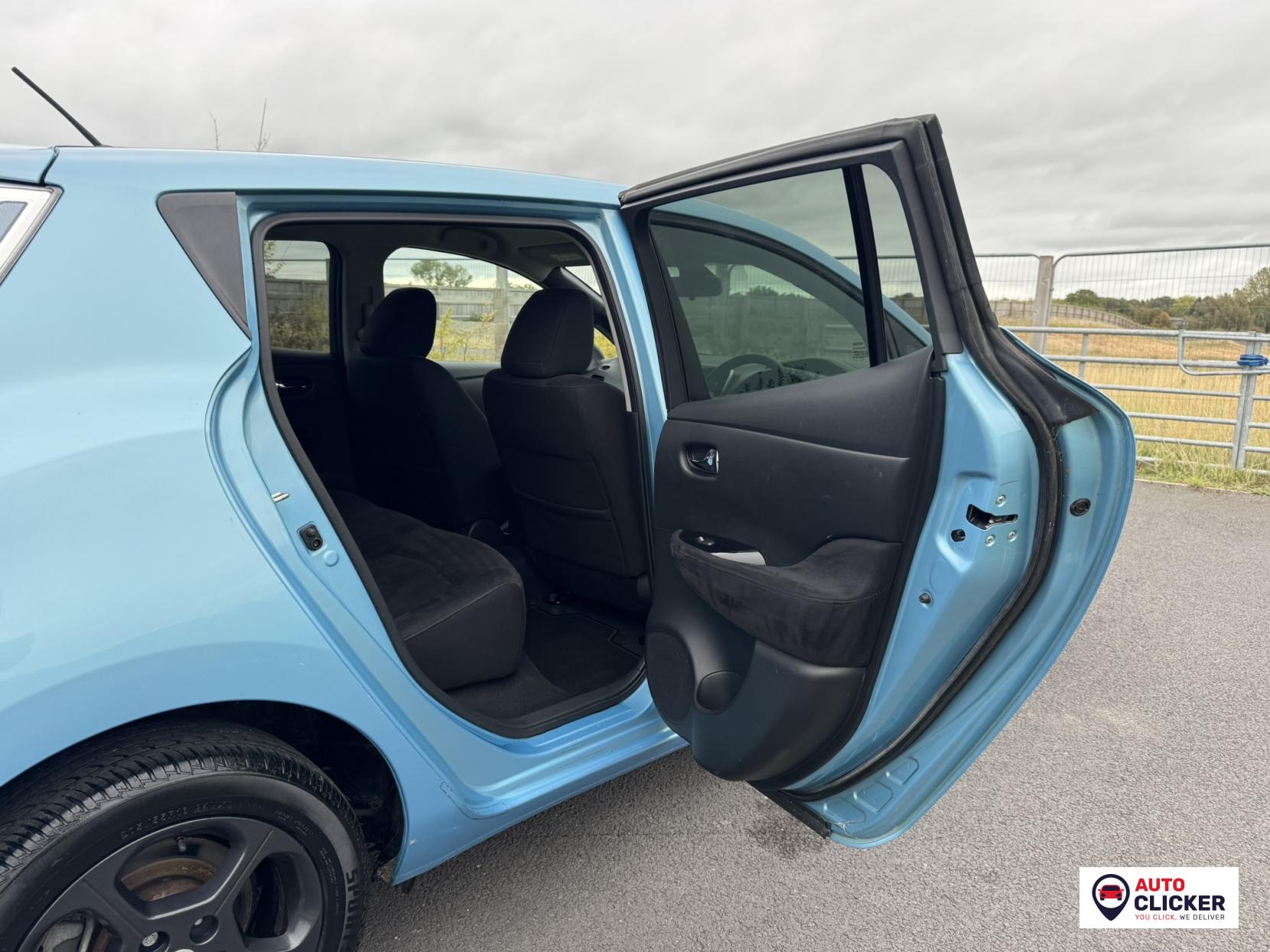 Nissan Leaf 24kWh Acenta Hatchback 5dr Electric Auto (107 bhp)