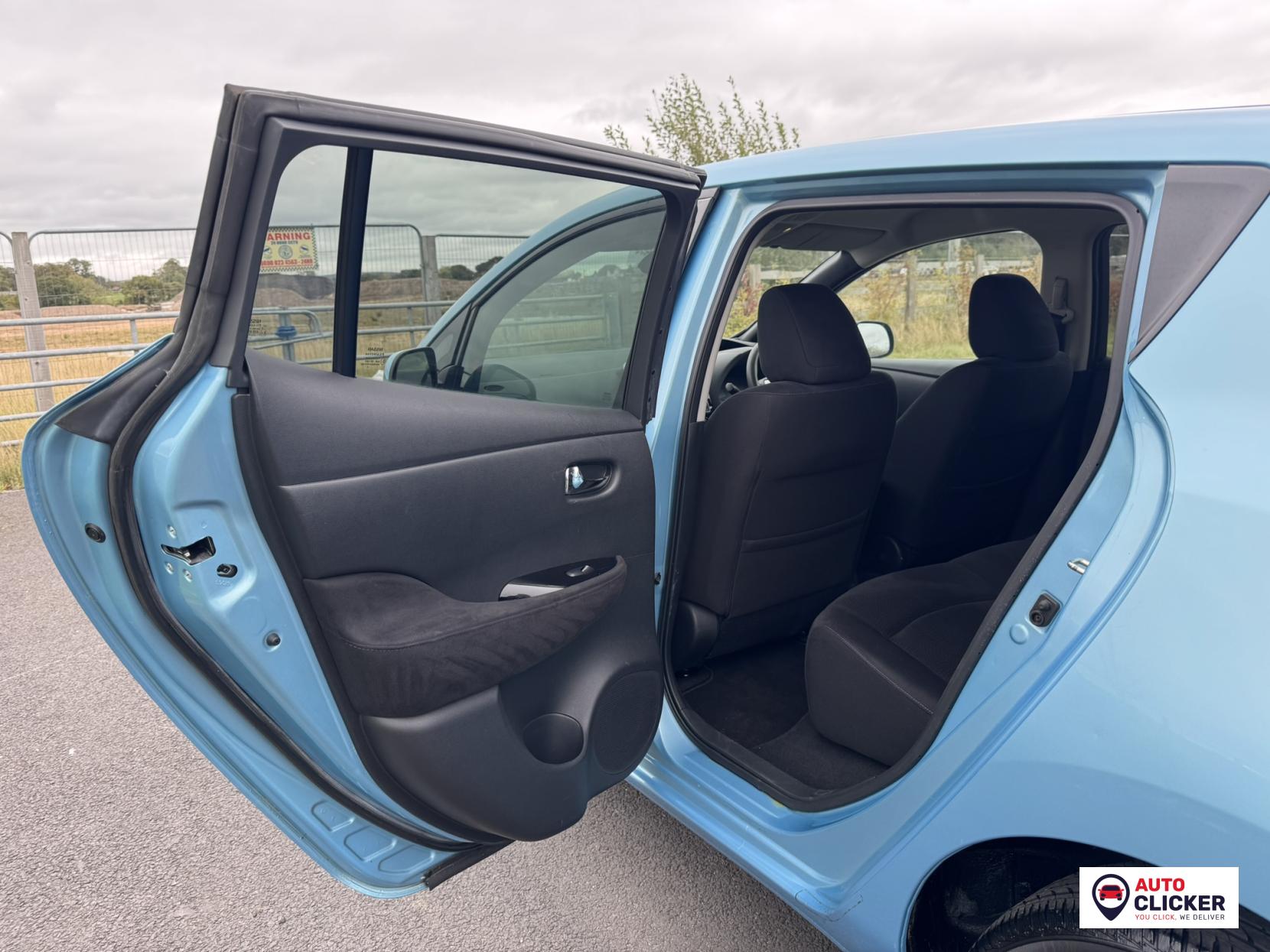 Nissan Leaf 24kWh Acenta Hatchback 5dr Electric Auto (107 bhp)