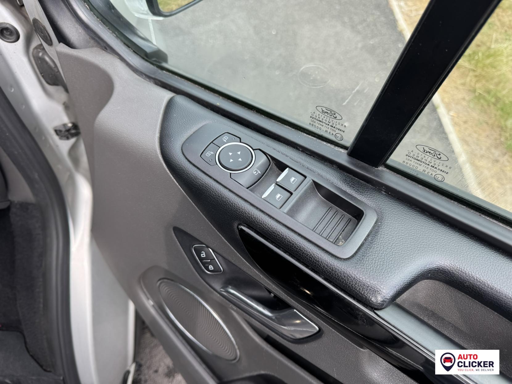 Ford Tourneo Custom 2.0 320 EcoBlue Titanium Minibus Double Cab 5dr Diesel Auto L2 Euro 6 (s/s) (130 ps)