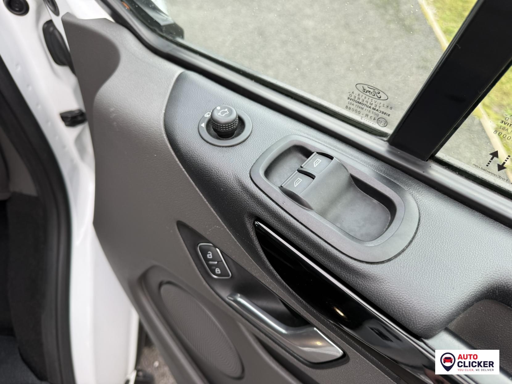 Ford Transit Custom 2.0 300 EcoBlue Limited Crew Van Double Cab 5dr Diesel Manual L2 H1 Euro 6 (s/s) (130 ps)