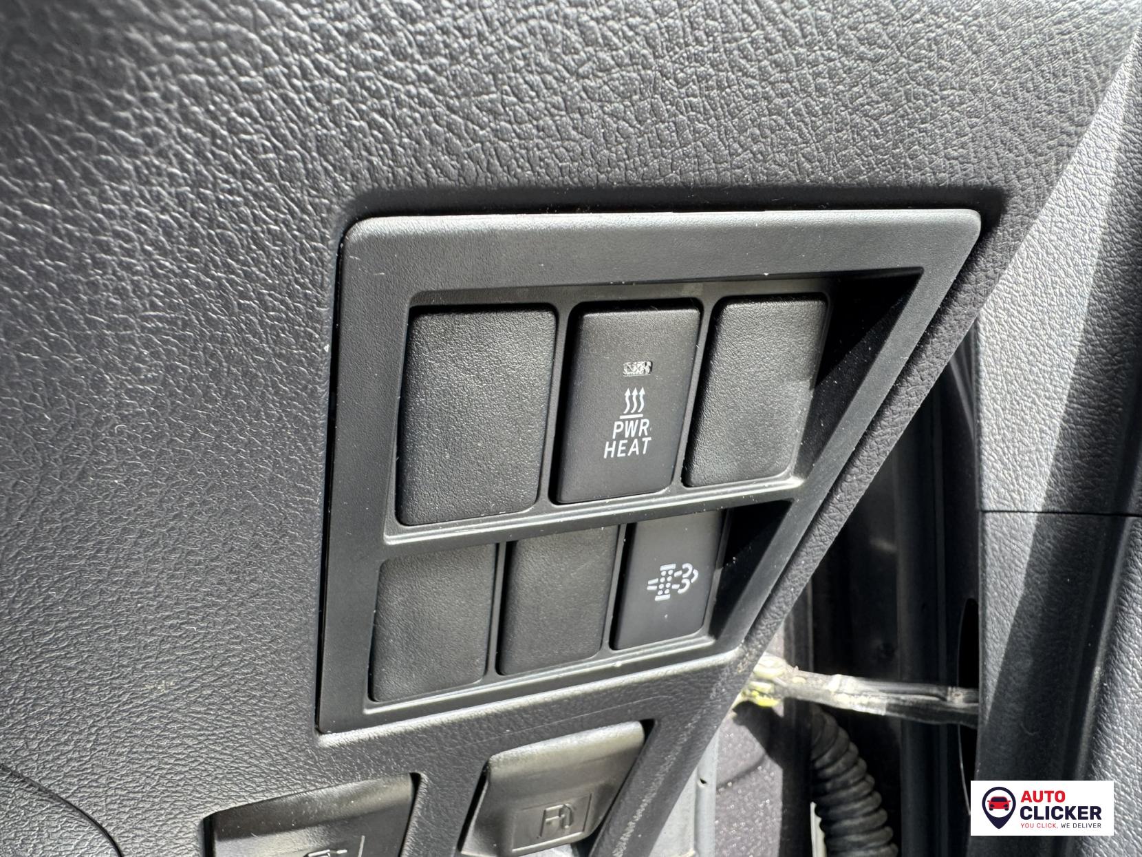 Toyota Hilux 2.4 D-4D Invincible Pickup Double Cab 4dr Diesel Auto 4WD Euro 6 (s/s) (TSS) (150 ps)