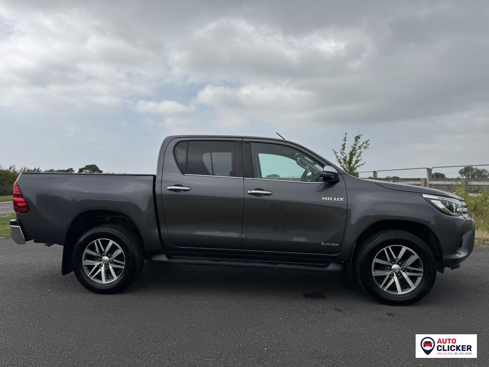 Toyota Hilux 2.4 D-4D Invincible Pickup Double Cab 4dr Diesel Auto 4WD Euro 6 (s/s) (TSS) (150 ps)