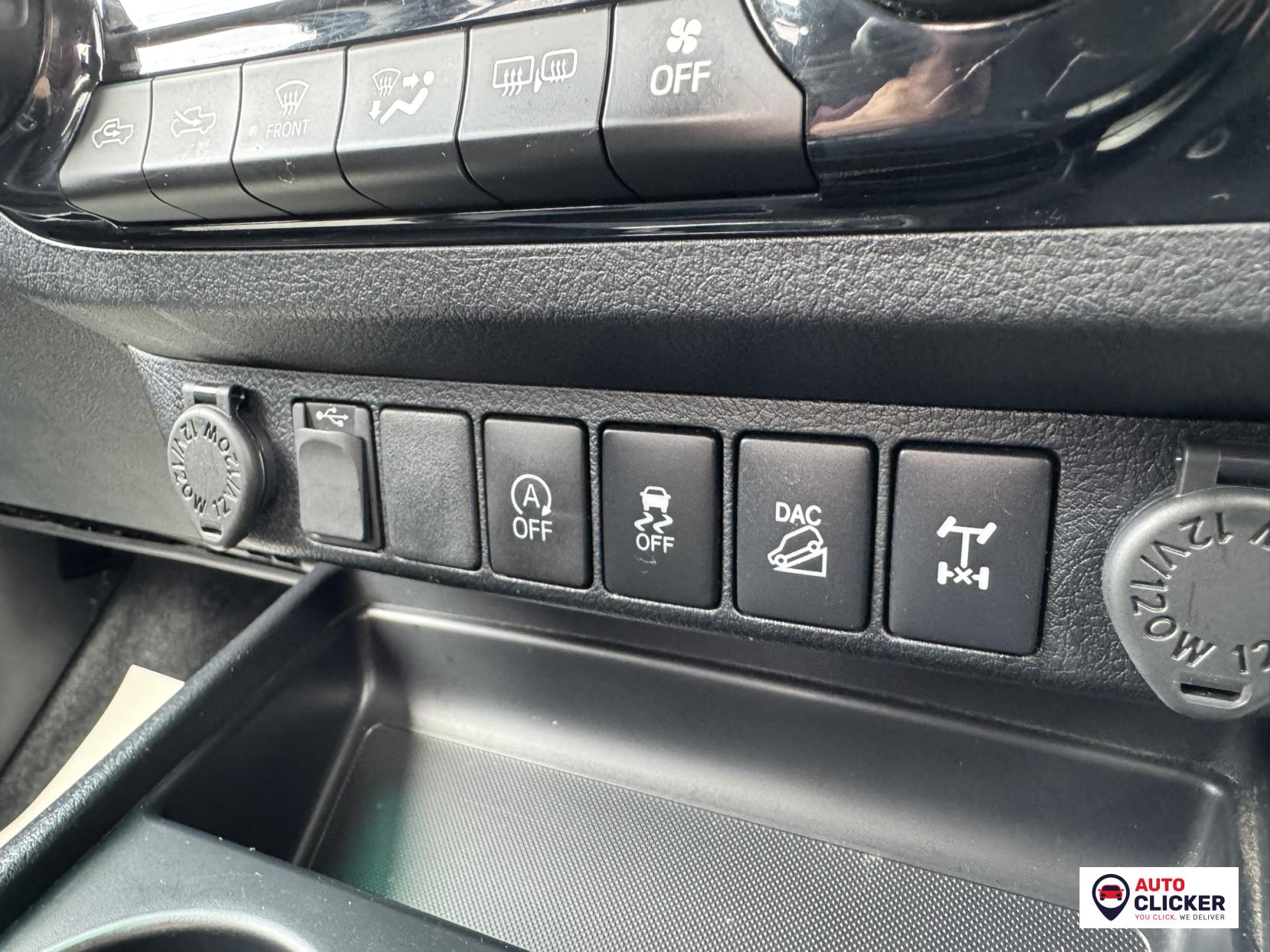 Toyota Hilux 2.4 D-4D Invincible Pickup Double Cab 4dr Diesel Auto 4WD Euro 6 (s/s) (TSS) (150 ps)