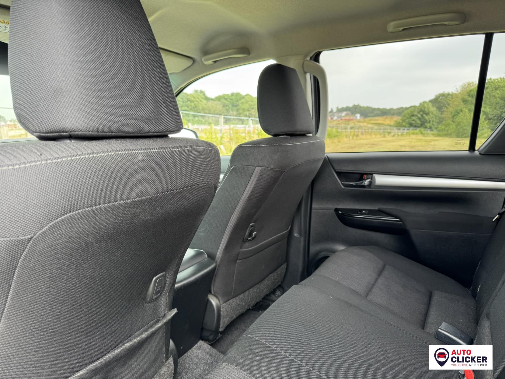 Toyota Hilux 2.4 D-4D Invincible Pickup Double Cab 4dr Diesel Auto 4WD Euro 6 (s/s) (TSS) (150 ps)