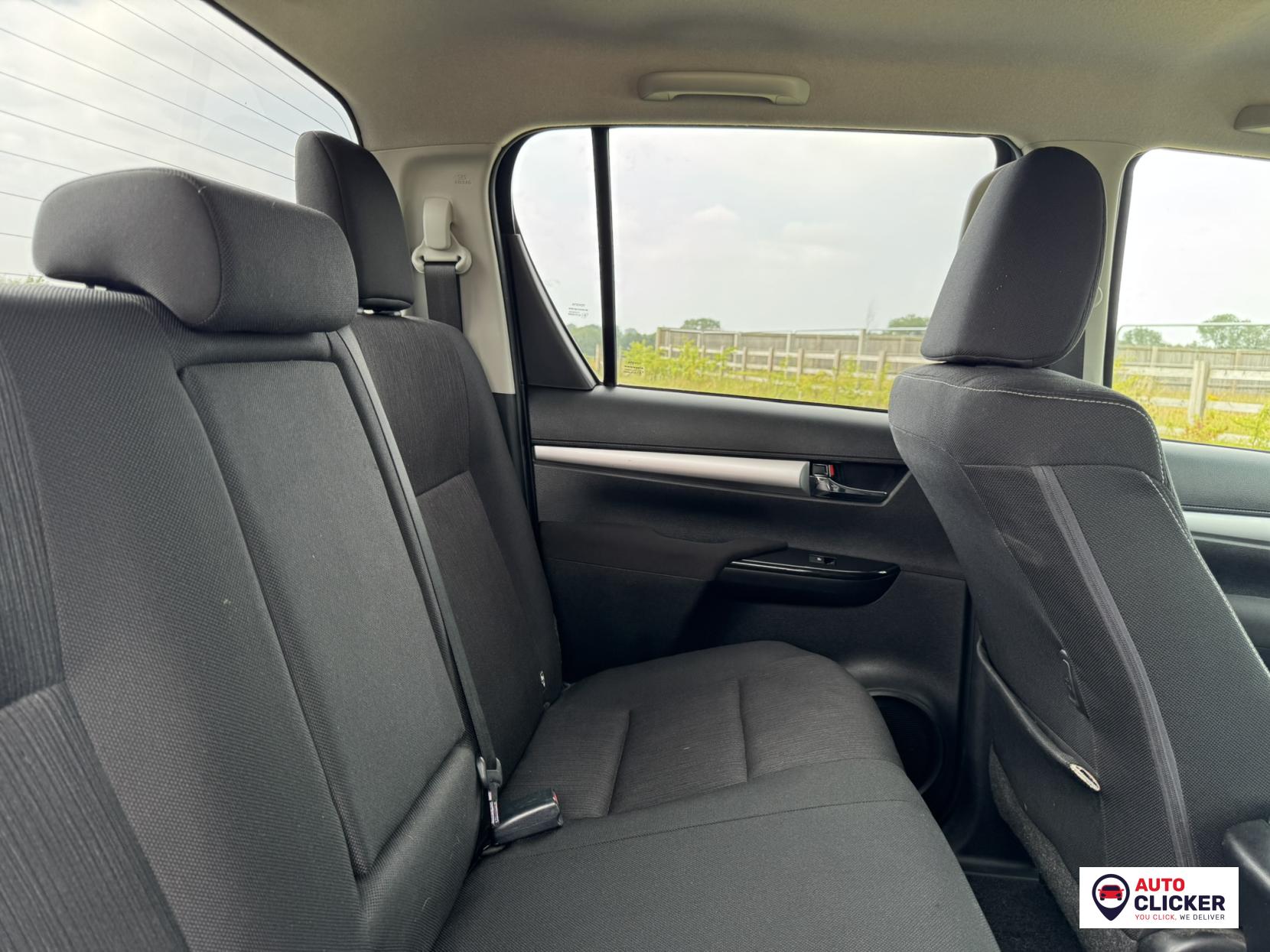 Toyota Hilux 2.4 D-4D Invincible Pickup Double Cab 4dr Diesel Auto 4WD Euro 6 (s/s) (TSS) (150 ps)