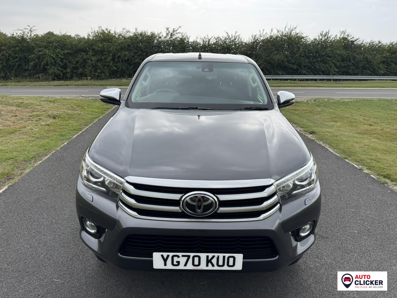 Toyota Hilux 2.4 D-4D Invincible Pickup Double Cab 4dr Diesel Auto 4WD Euro 6 (s/s) (TSS) (150 ps)