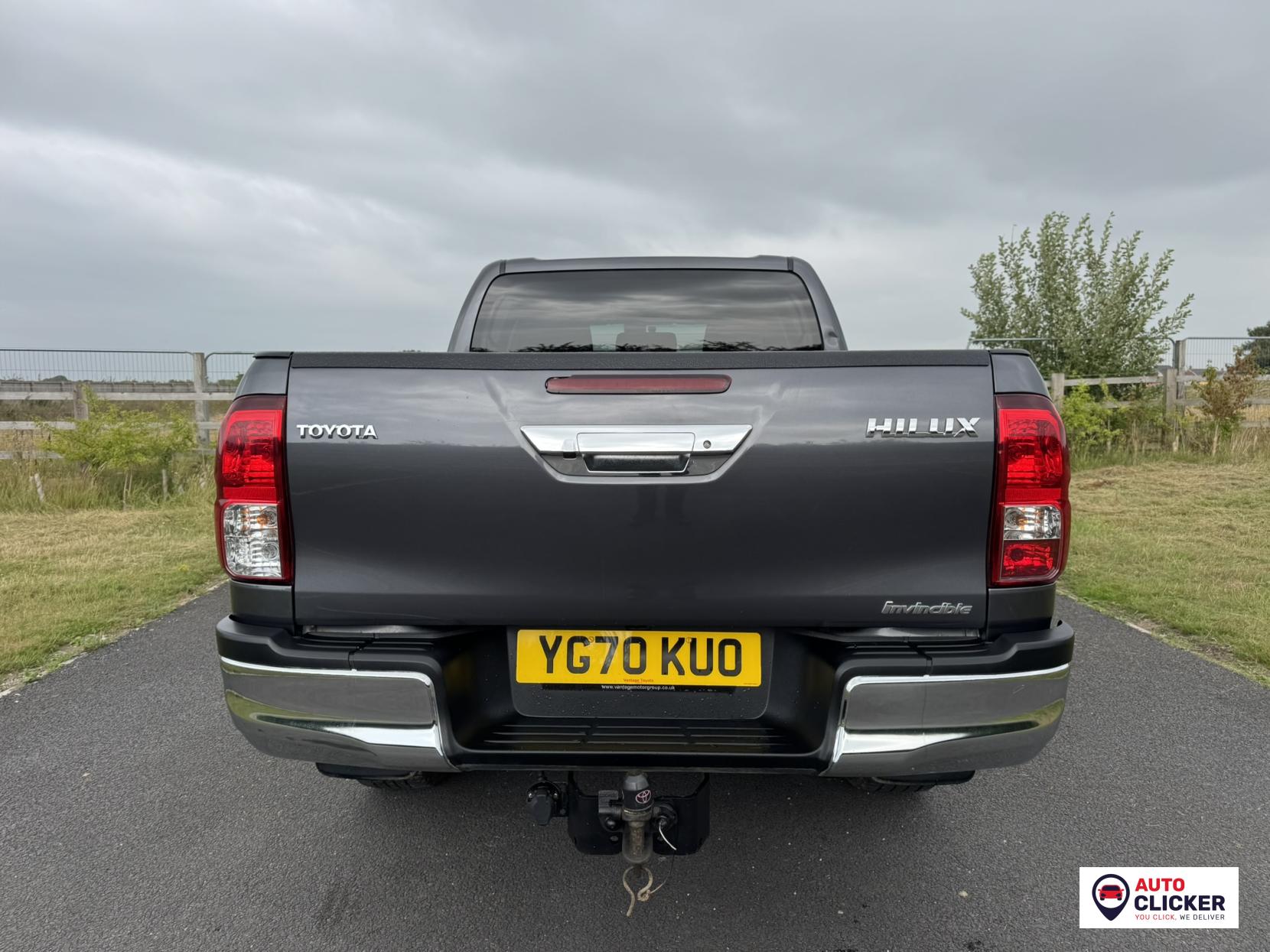 Toyota Hilux 2.4 D-4D Invincible Pickup Double Cab 4dr Diesel Auto 4WD Euro 6 (s/s) (TSS) (150 ps)
