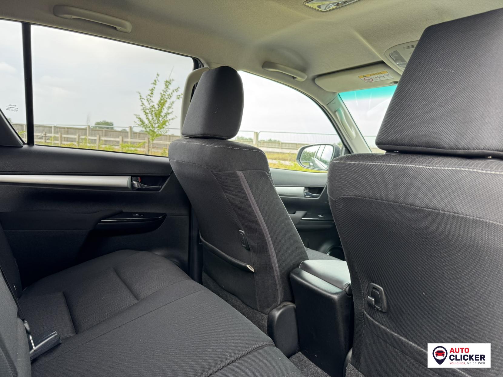 Toyota Hilux 2.4 D-4D Invincible Pickup Double Cab 4dr Diesel Auto 4WD Euro 6 (s/s) (TSS) (150 ps)