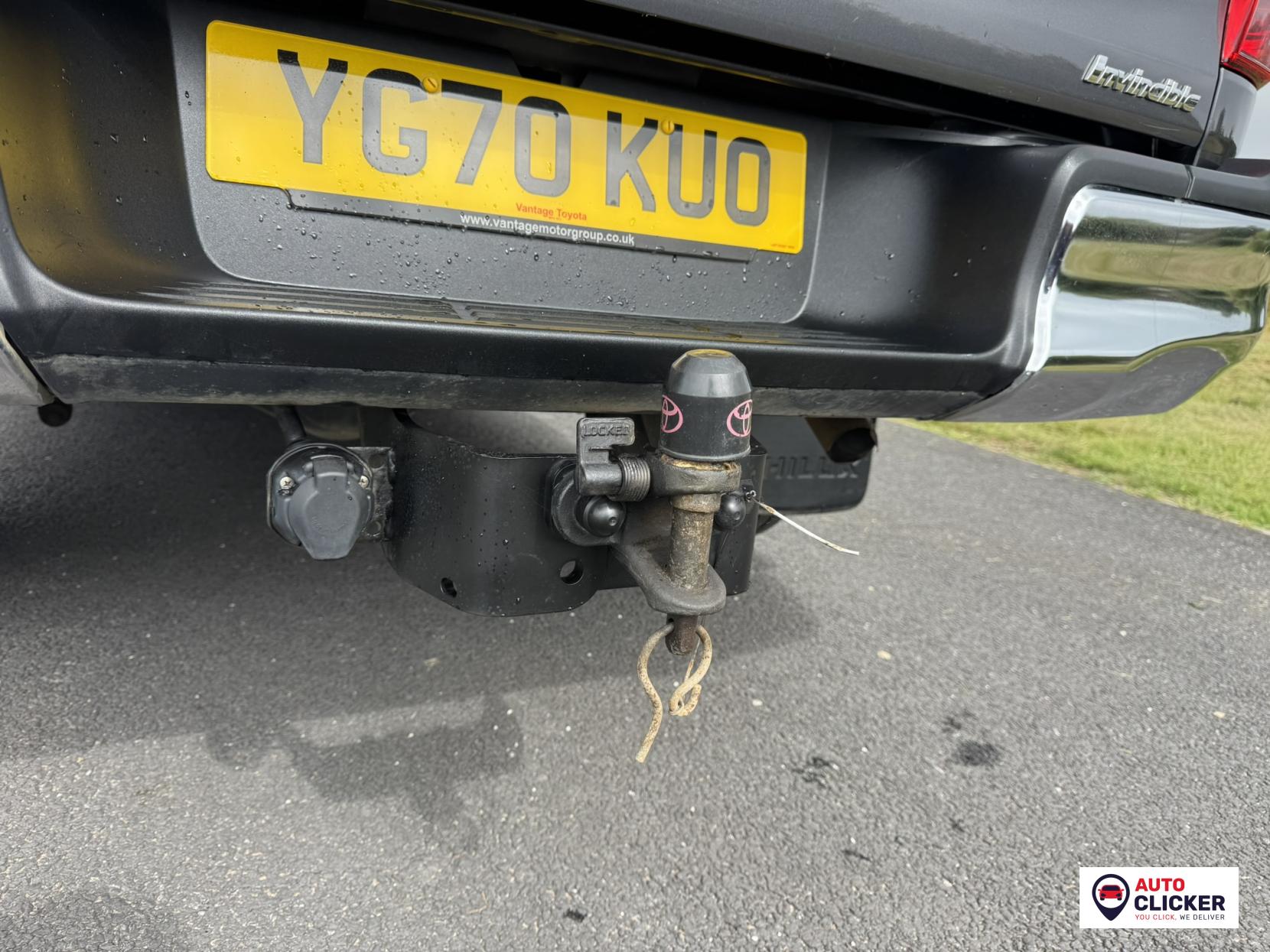 Toyota Hilux 2.4 D-4D Invincible Pickup Double Cab 4dr Diesel Auto 4WD Euro 6 (s/s) (TSS) (150 ps)