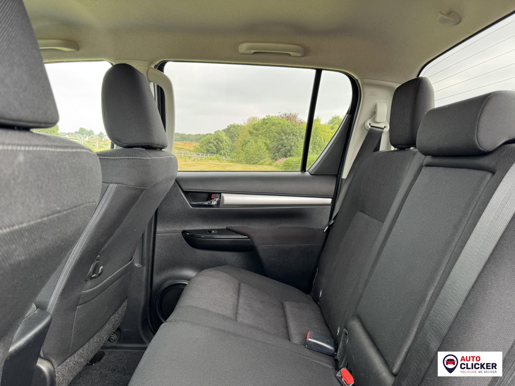 Toyota Hilux 2.4 D-4D Invincible Pickup Double Cab 4dr Diesel Auto 4WD Euro 6 (s/s) (TSS) (150 ps)