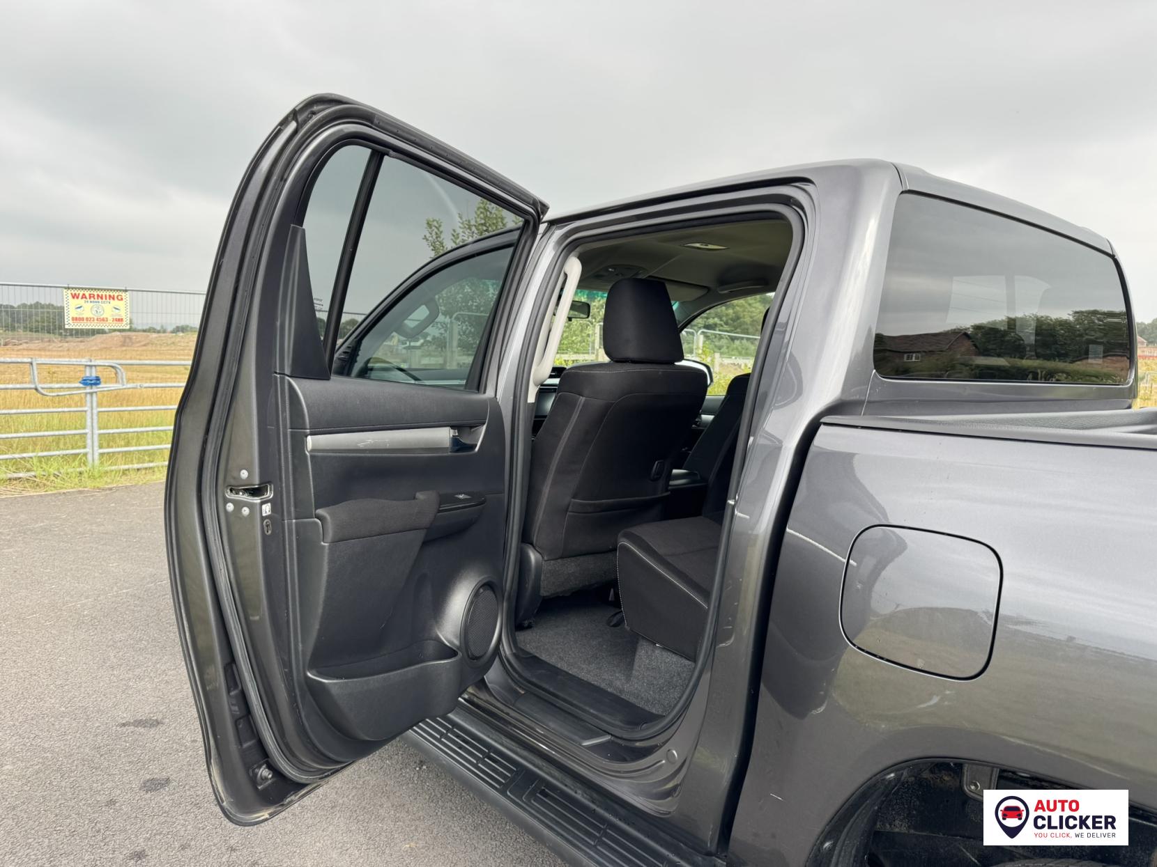 Toyota Hilux 2.4 D-4D Invincible Pickup Double Cab 4dr Diesel Auto 4WD Euro 6 (s/s) (TSS) (150 ps)