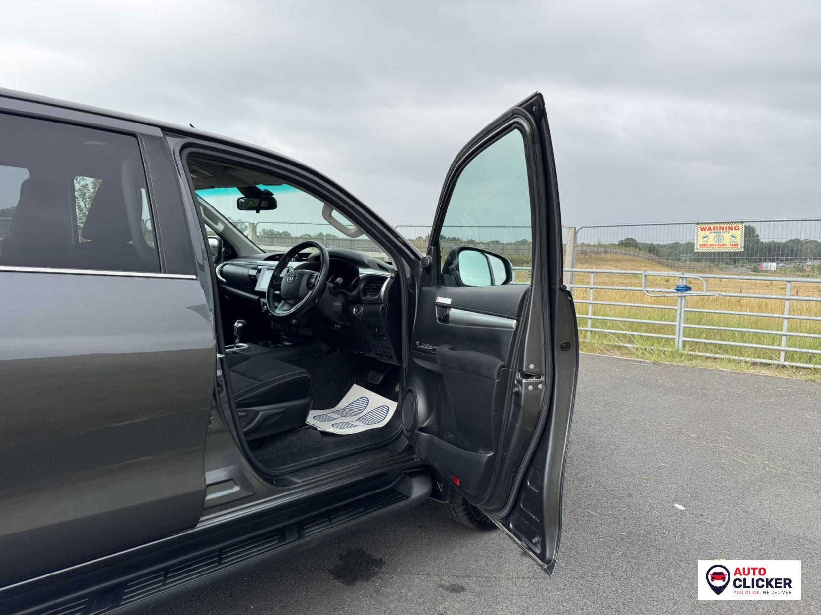 Toyota Hilux 2.4 D-4D Invincible Pickup Double Cab 4dr Diesel Auto 4WD Euro 6 (s/s) (TSS) (150 ps)