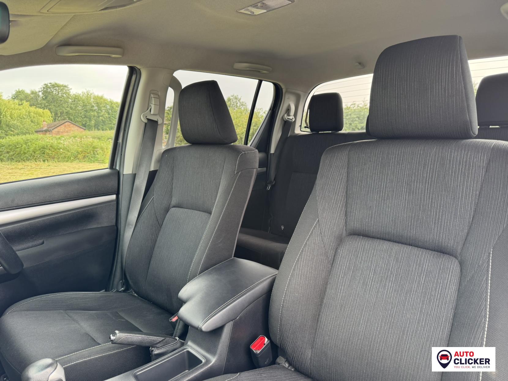 Toyota Hilux 2.4 D-4D Invincible Pickup Double Cab 4dr Diesel Auto 4WD Euro 6 (s/s) (TSS) (150 ps)