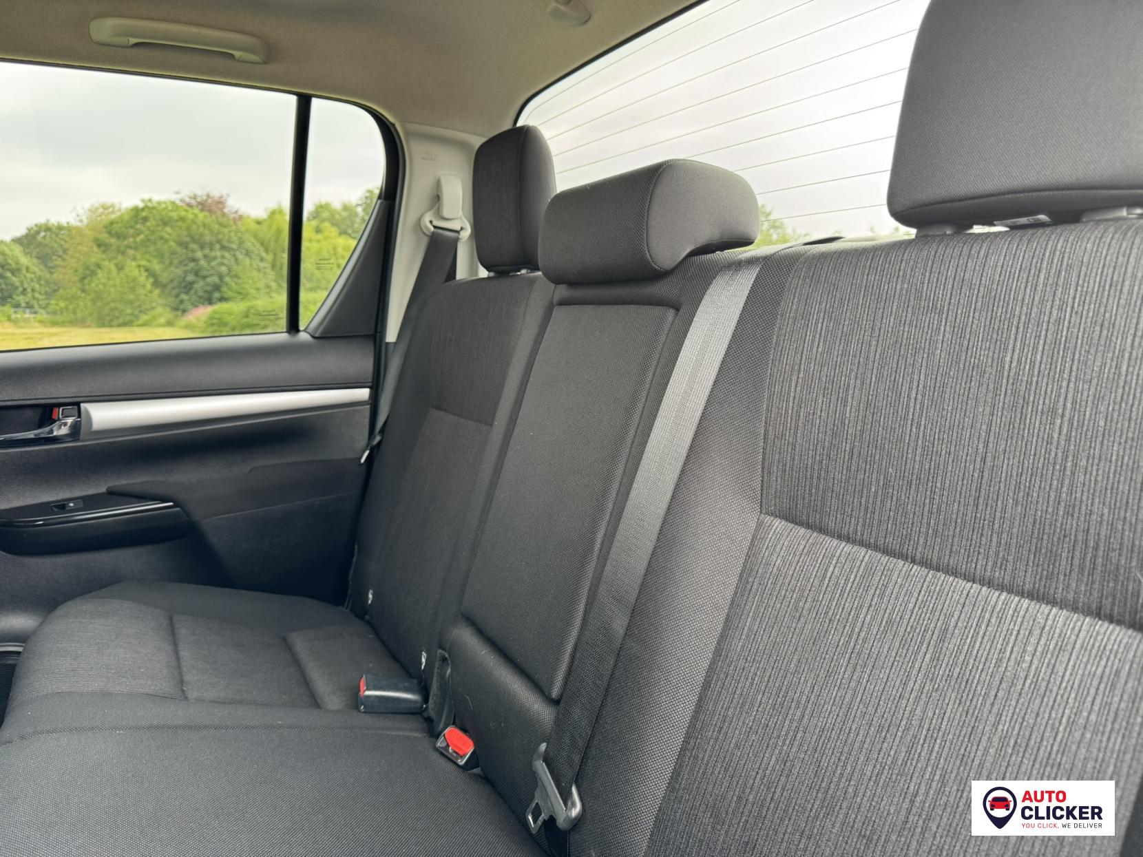 Toyota Hilux 2.4 D-4D Invincible Pickup Double Cab 4dr Diesel Auto 4WD Euro 6 (s/s) (TSS) (150 ps)