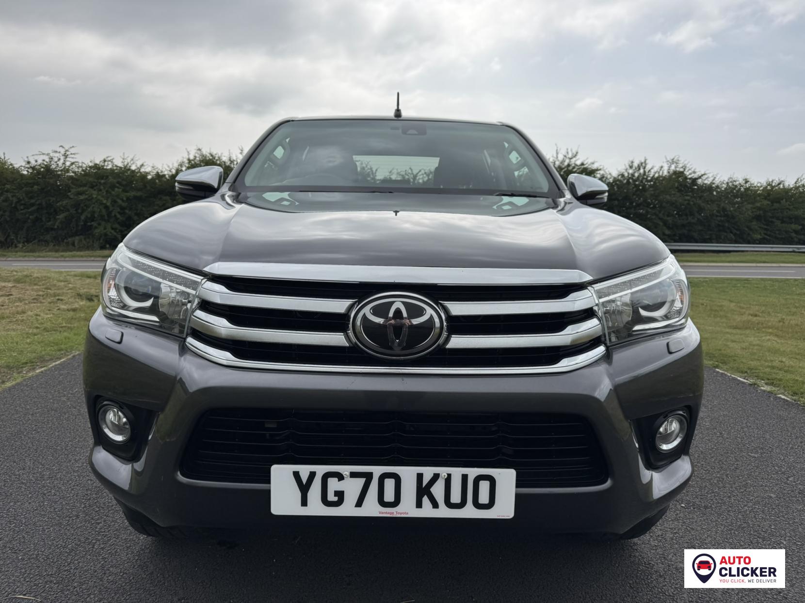 Toyota Hilux 2.4 D-4D Invincible Pickup Double Cab 4dr Diesel Auto 4WD Euro 6 (s/s) (TSS) (150 ps)