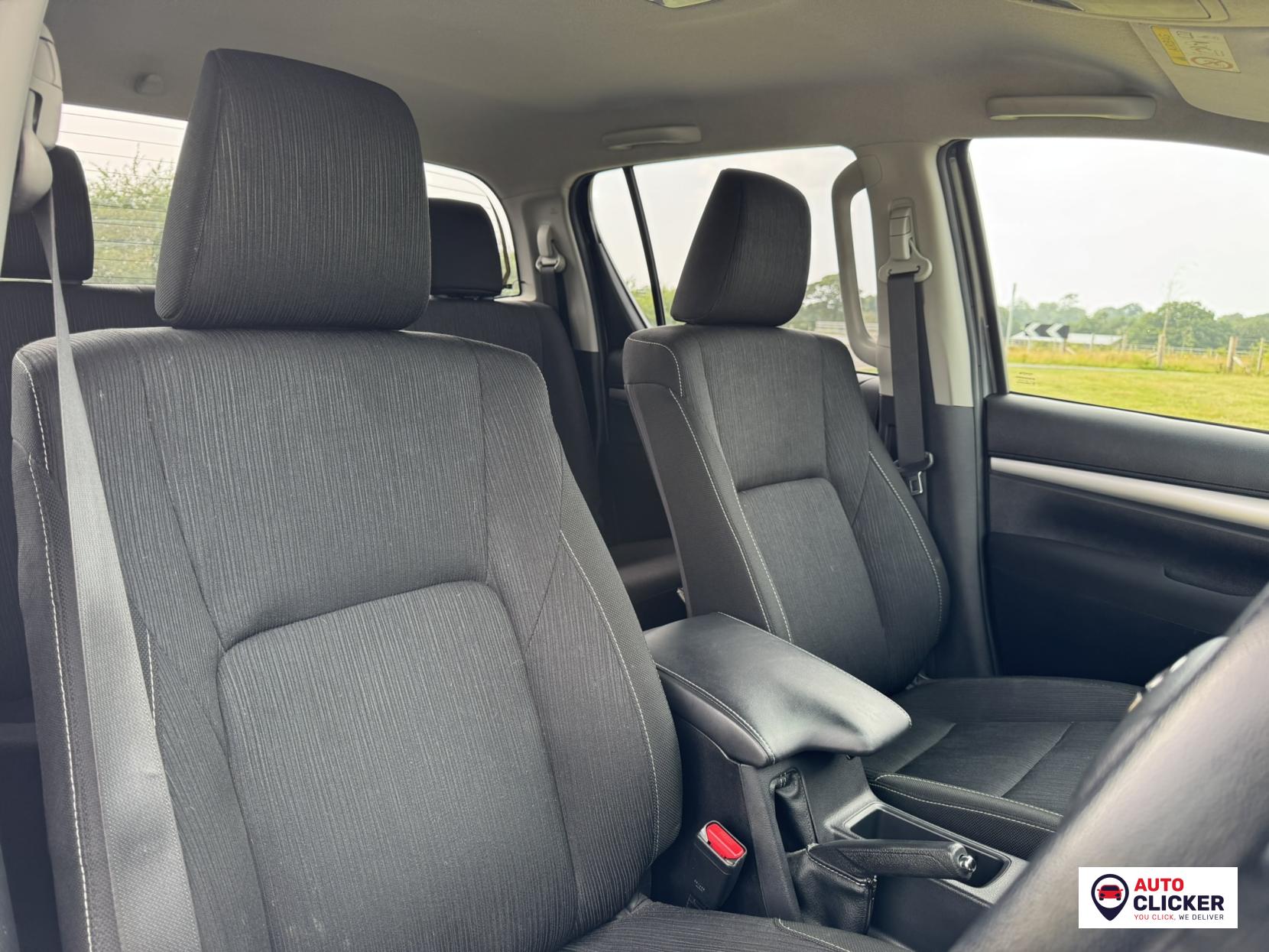 Toyota Hilux 2.4 D-4D Invincible Pickup Double Cab 4dr Diesel Auto 4WD Euro 6 (s/s) (TSS) (150 ps)
