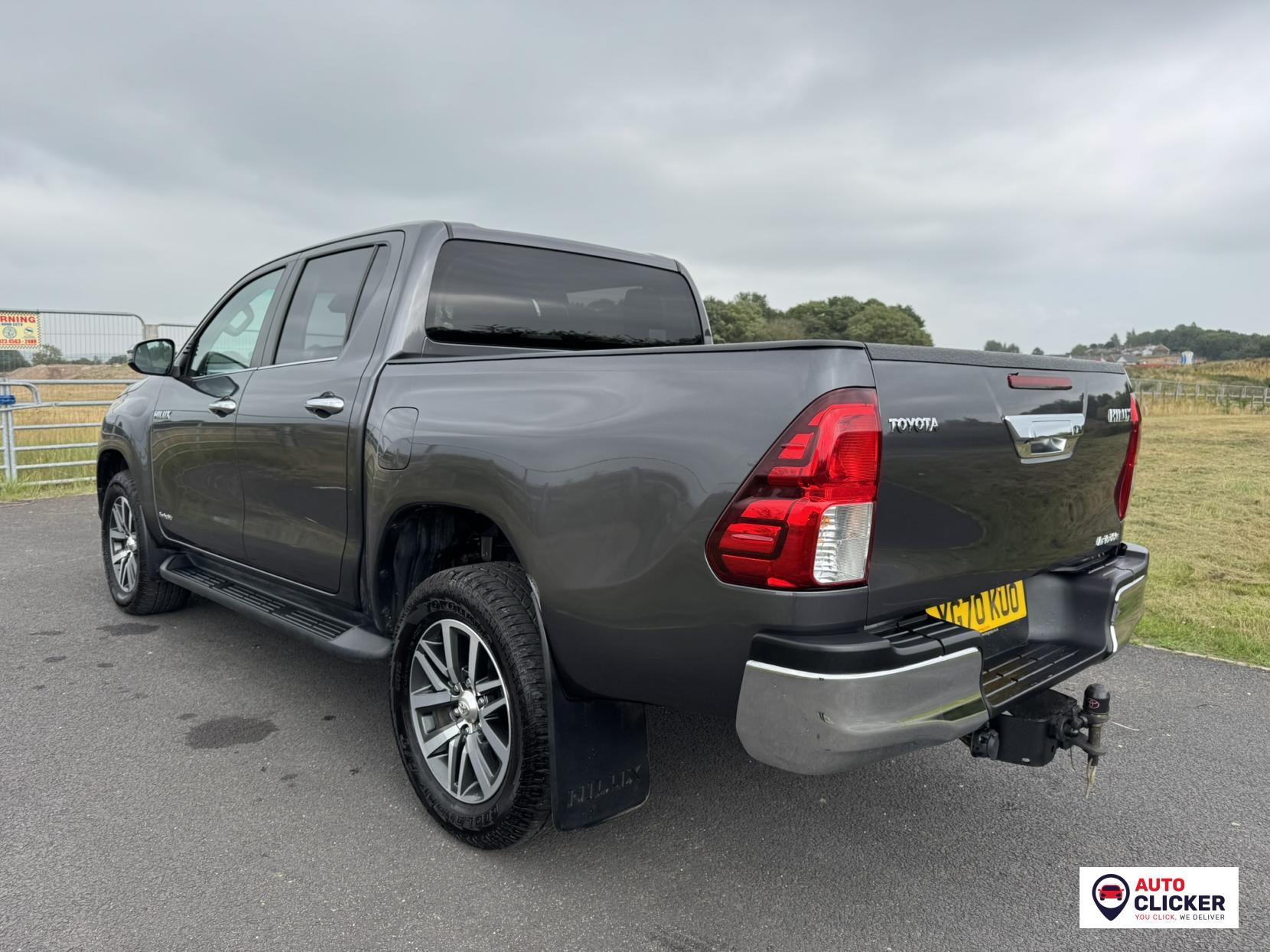 Toyota Hilux 2.4 D-4D Invincible Pickup Double Cab 4dr Diesel Auto 4WD Euro 6 (s/s) (TSS) (150 ps)