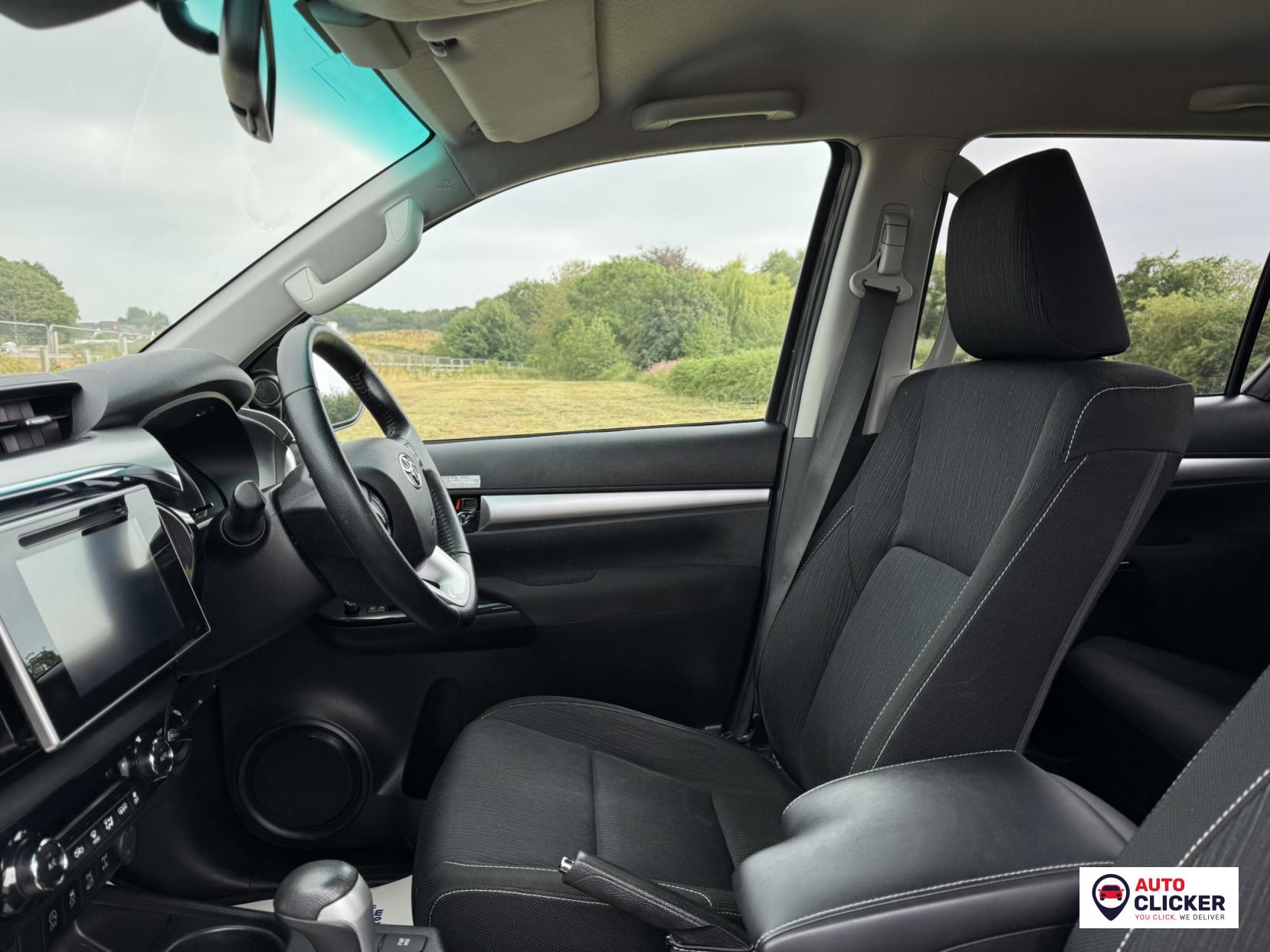 Toyota Hilux 2.4 D-4D Invincible Pickup Double Cab 4dr Diesel Auto 4WD Euro 6 (s/s) (TSS) (150 ps)