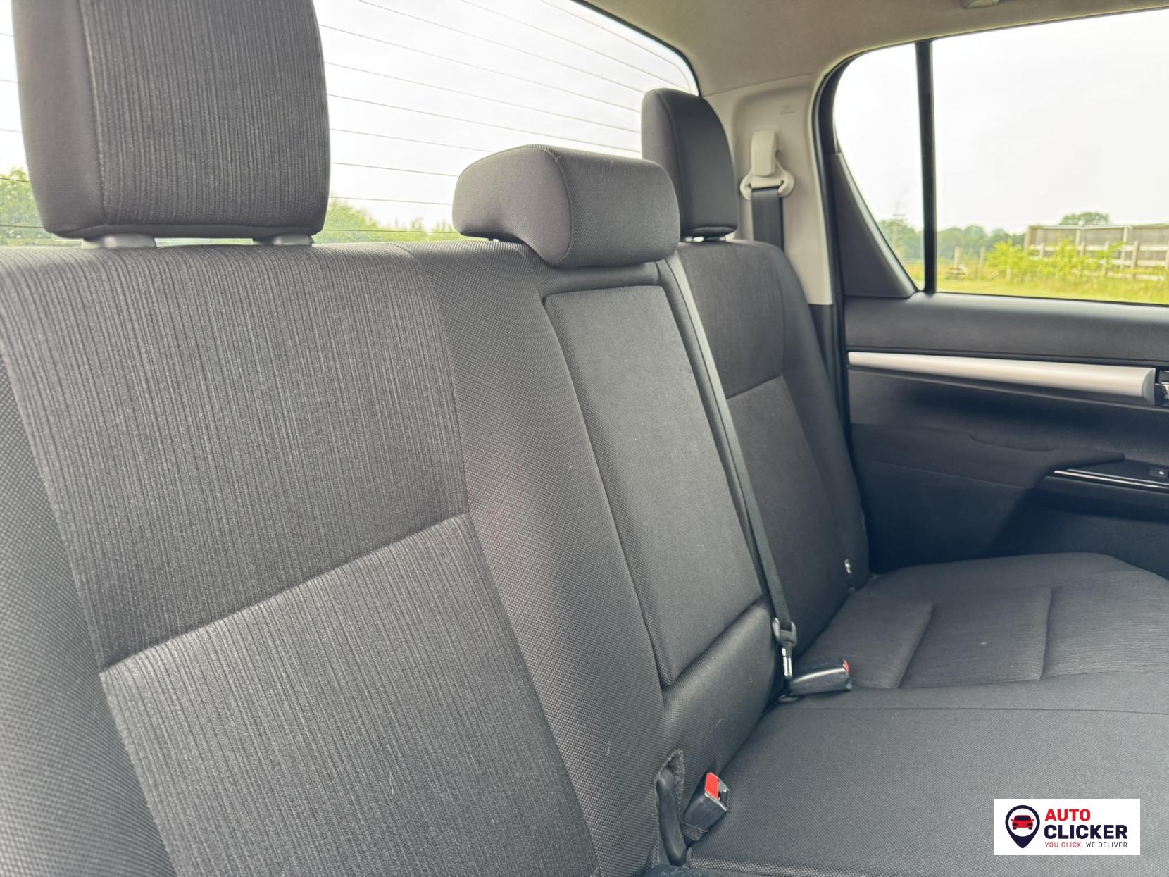 Toyota Hilux 2.4 D-4D Invincible Pickup Double Cab 4dr Diesel Auto 4WD Euro 6 (s/s) (TSS) (150 ps)