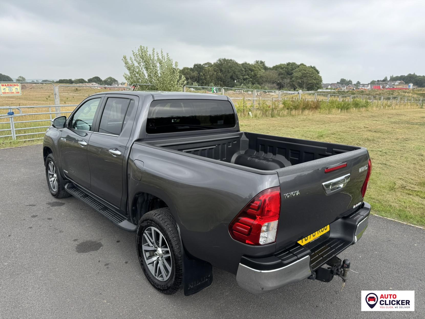 Toyota Hilux 2.4 D-4D Invincible Pickup Double Cab 4dr Diesel Auto 4WD Euro 6 (s/s) (TSS) (150 ps)