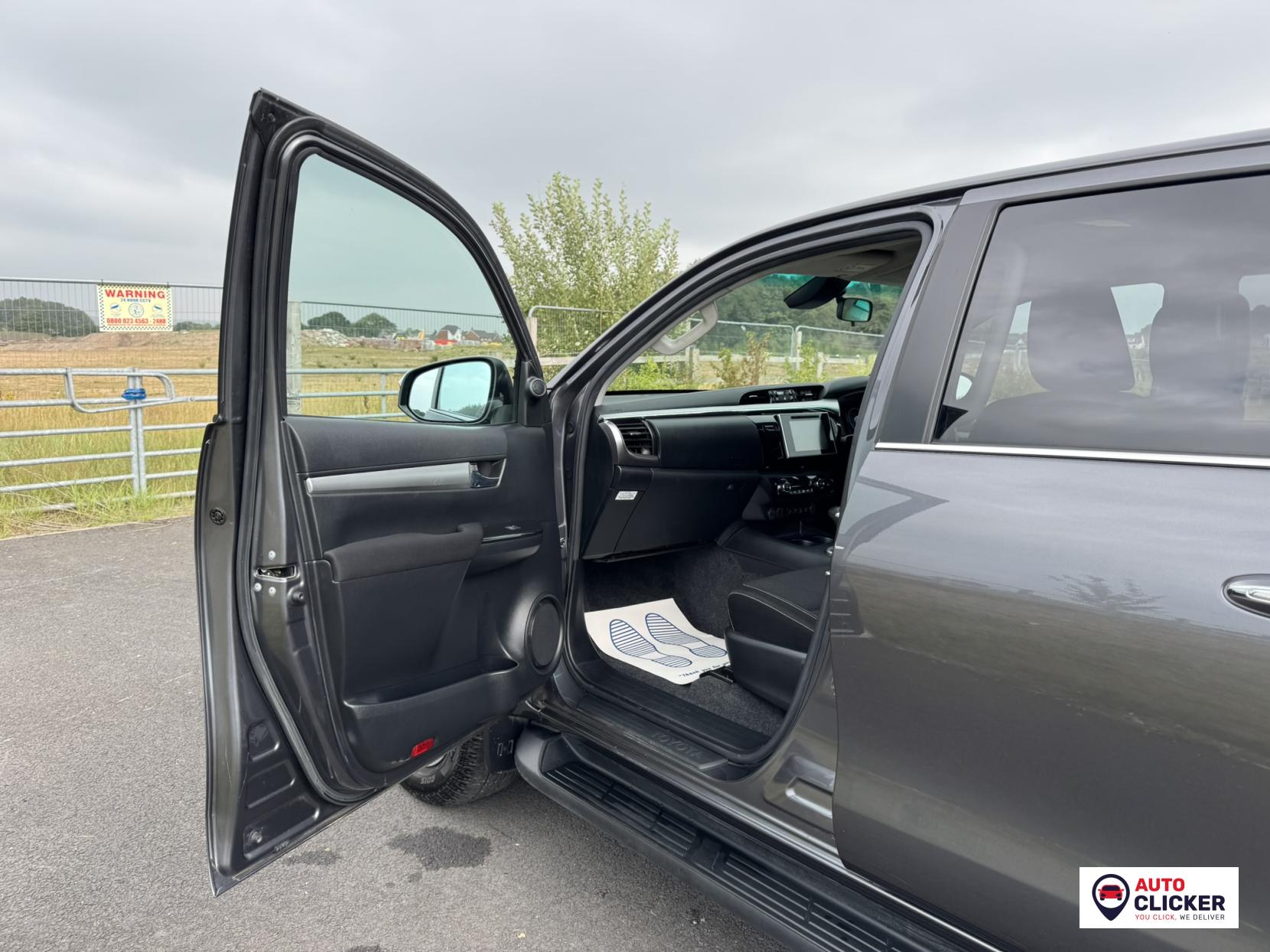 Toyota Hilux 2.4 D-4D Invincible Pickup Double Cab 4dr Diesel Auto 4WD Euro 6 (s/s) (TSS) (150 ps)