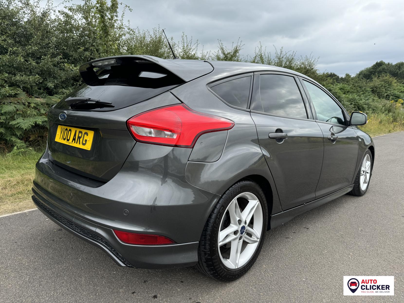 Ford Focus 1.5 TDCi ST-Line Hatchback 5dr Diesel Powershift Euro 6 (s/s) (120 ps)