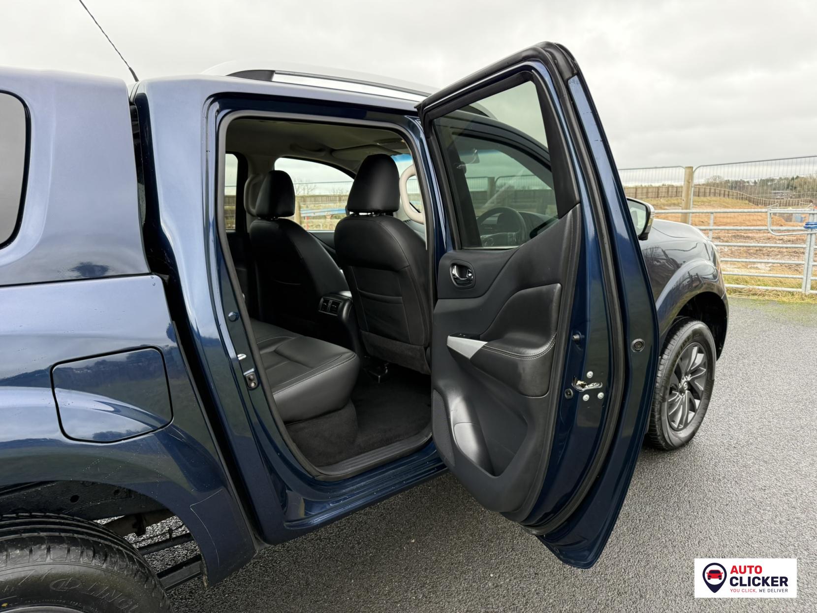 Nissan Navara 2.3 dCi Tekna Pickup Double Cab 4dr Diesel Auto 4WD Euro 6 (190 ps)