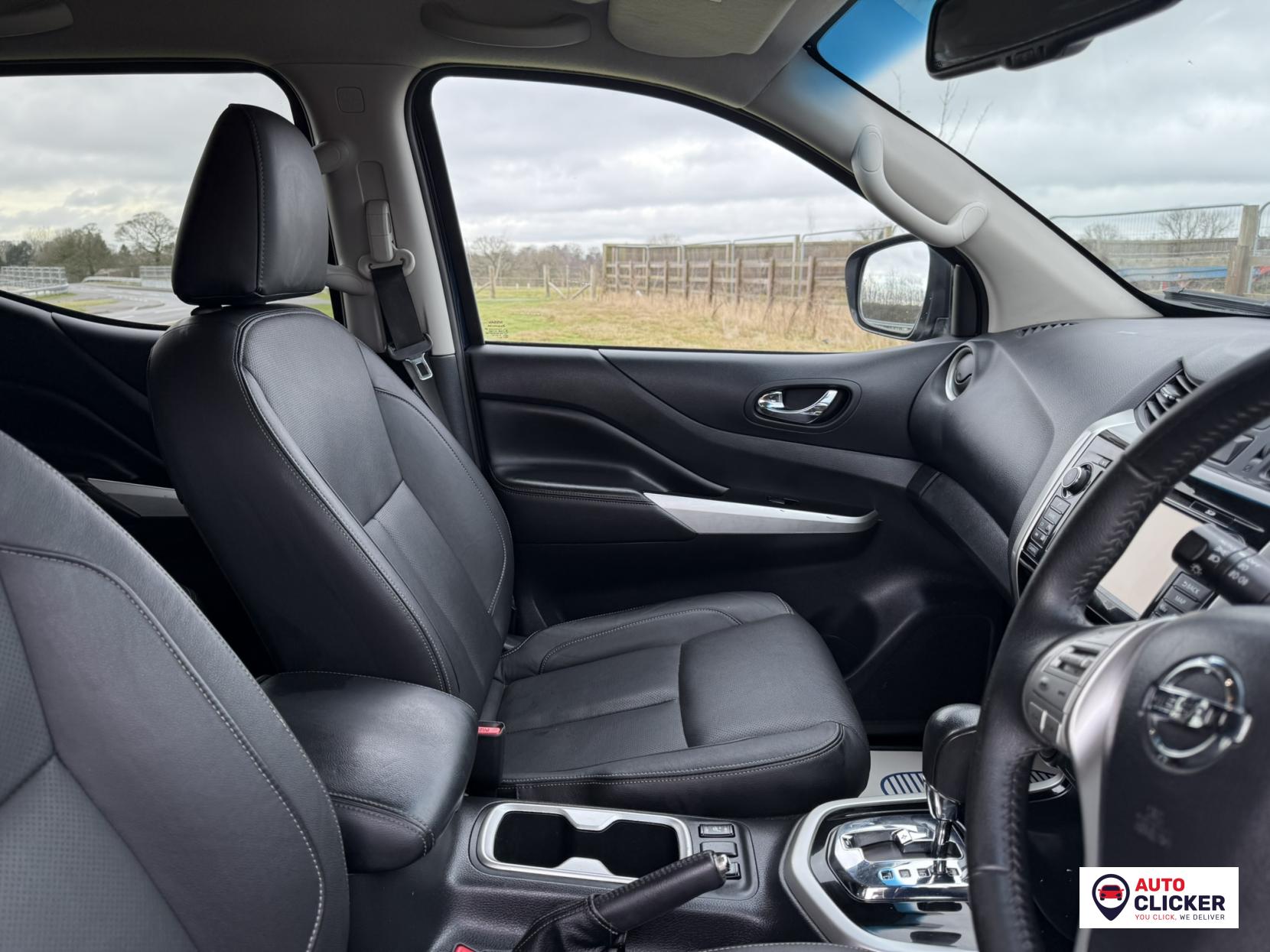 Nissan Navara 2.3 dCi Tekna Pickup Double Cab 4dr Diesel Auto 4WD Euro 6 (190 ps)