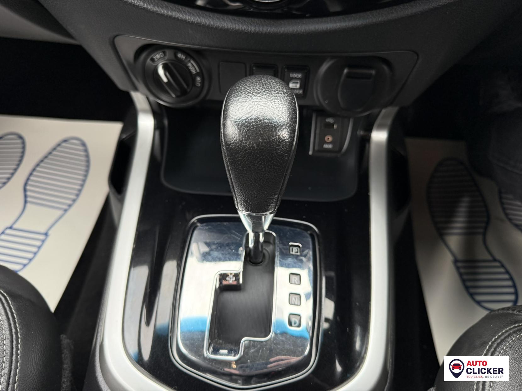 Nissan Navara 2.3 dCi Tekna Pickup Double Cab 4dr Diesel Auto 4WD Euro 6 (190 ps)