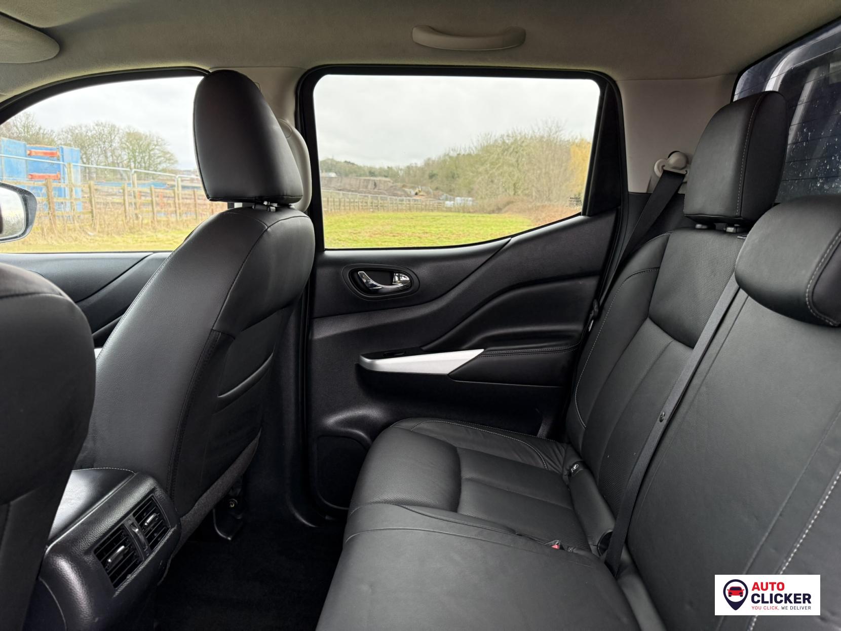 Nissan Navara 2.3 dCi Tekna Pickup Double Cab 4dr Diesel Auto 4WD Euro 6 (190 ps)