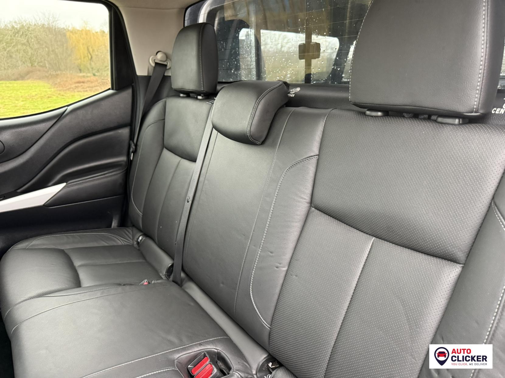 Nissan Navara 2.3 dCi Tekna Pickup Double Cab 4dr Diesel Auto 4WD Euro 6 (190 ps)