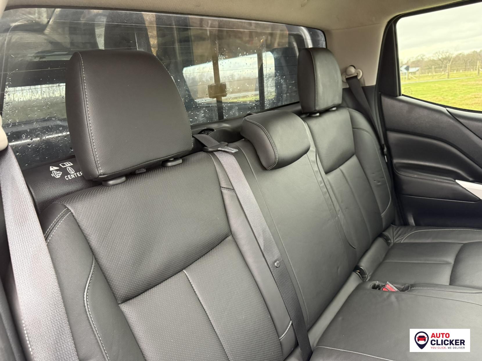 Nissan Navara 2.3 dCi Tekna Pickup Double Cab 4dr Diesel Auto 4WD Euro 6 (190 ps)